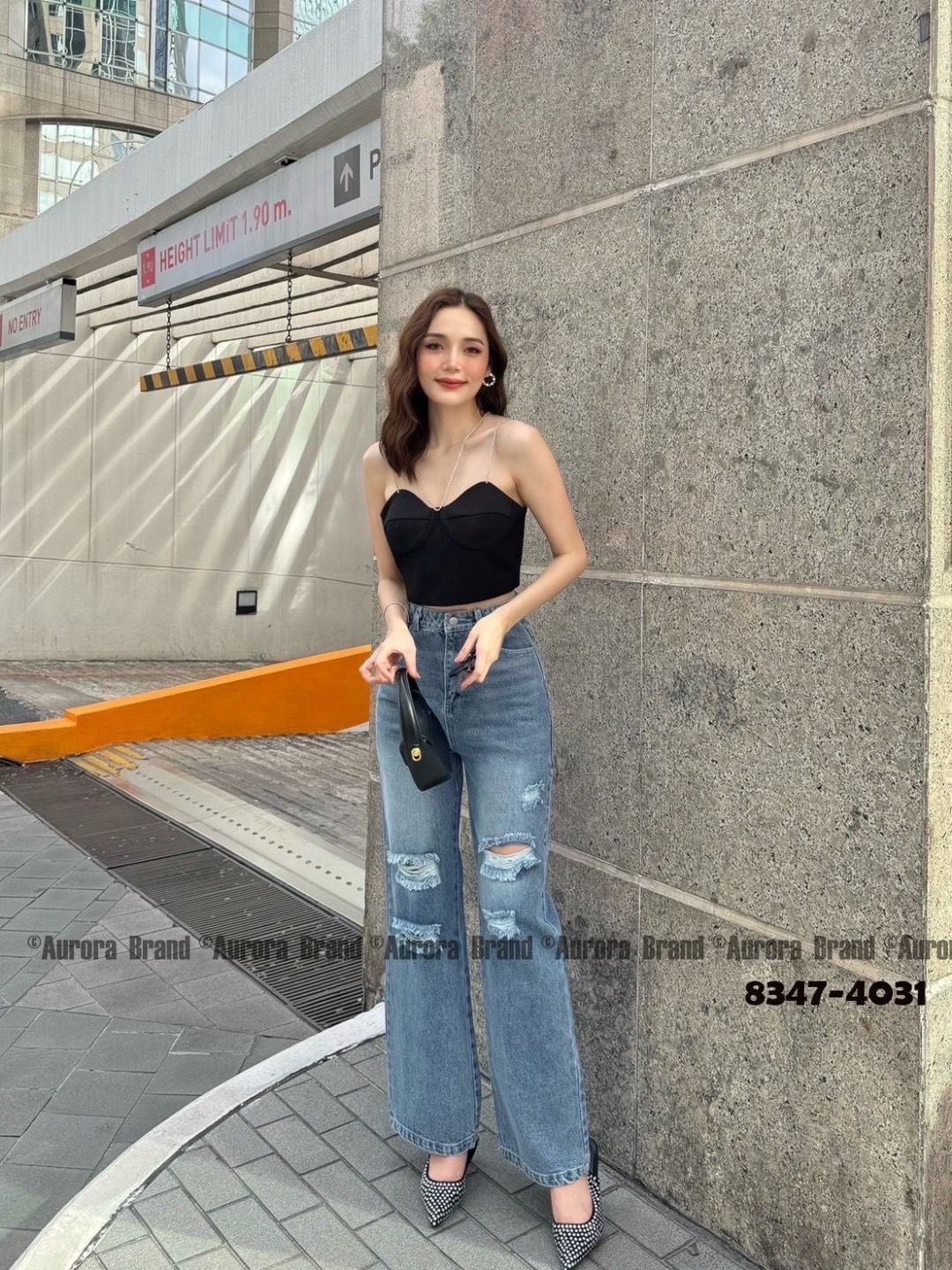 Setสวยเปรี้ยว ช่วงสายงานแต่งอะไหล่เพชรวิบวับ สวยสะดุดตา อกเสริมฟองน้ำเพื่อทรงสวย มีซับใน มีซิปหลัง +++มาพร้อมกับกางเกงยีนส์เดนิ่ม ที่แมชกันได้อย่างลงตัว สวยจึ้งใจ เนื้อผ้าหนานิ่มฟูอย่างดี มีกระเป๋าใช้งานได้จริง มีกระดุมและมีซิปหน้า