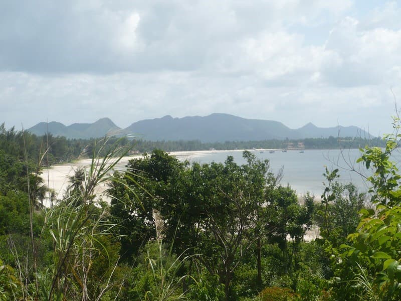 ขายที่ดินใกล้ชายฝั่งทะเลราคาถูกอ.เมืองชุมพรใกล้ตะวันฉายรีสอร์ท185เมตรห่างจากสถานีเพาะเลี้ยงสัตว์นํ้าชายฝั่ง 1.38กม.บรรยากาศดีเดินทางสะดวก