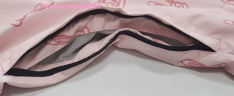 พร้อมลุยทุกลานหิมะ ชุดสโนว์บอร์ด / ชุดสกี กันหนาวระดับมืออาชีพ กันหนาวติดลบ ใส่แล้วอุ่นสบาย กันน้ำ กันลม กันหิมะสุดพลัง ทรง Oversize ใส่หลวมๆ เท่ได้ทั้งชาย & หญิง จะสกี จะสโนว์บอร์ด หรือแค่โพสท่าถ่ายรูป ก็คูลสุดๆ