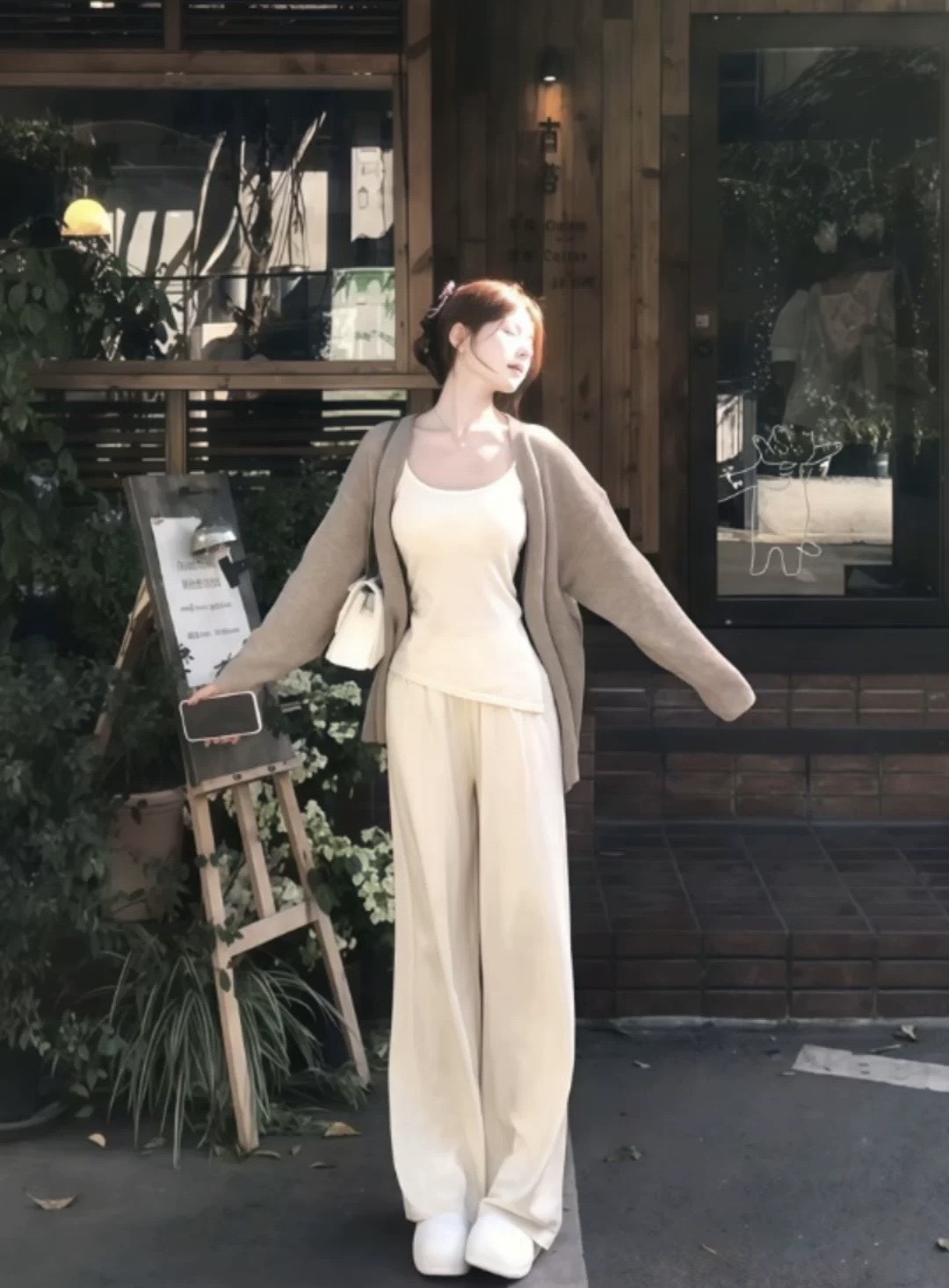 Set 3 pcs เสื้อสายเดี่ยว+เสื้อคลุม+กางเกงขายาว ✔ เสื้อสายเดี่ยวมีฟองน้ำในตัว สายรูดปรับได้ มาพร้อมเสื้อคลุมไหมพรม ✔ กางเกงขายาวทรงขากระบอกเอวยางยืด มีกระเป๋าล้วงข้าง