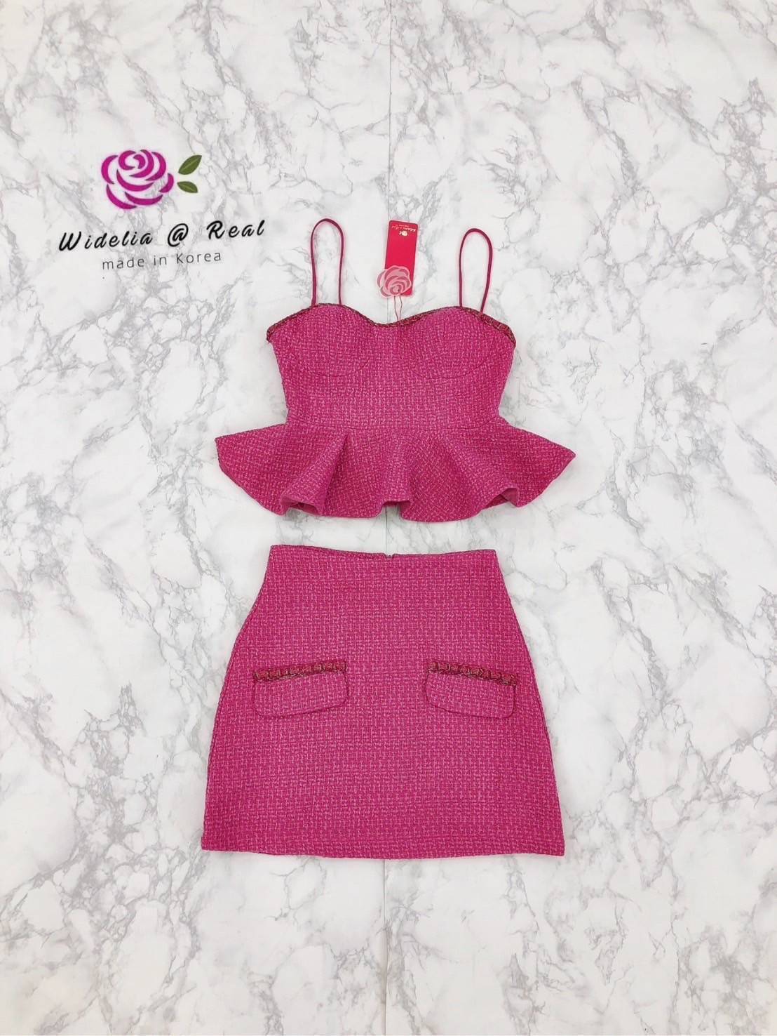 Set :: เสื้อสายเดี่ยวตัวสวยบอกเลยแพทเทิ้ลสวยเนี๊ยบสุดๆ คัตติ้งสวยเข้ารูป อกเสริมฟองเป็นทรงสวย ชายเป็นระบายย้วยเด้งรอบตัว มาเข้าชุดพร้อมกับกระโปรงตัวสั้นสวย มาพร้อมซับในขาสั้นในตัว ไม่ต้องกลัวโป้นะจ๊ะ ลุคสาวสวย Luxzury สุดๆใส่ออกมาไม่ผิดหวัง บอกเลยห้ามพลาด