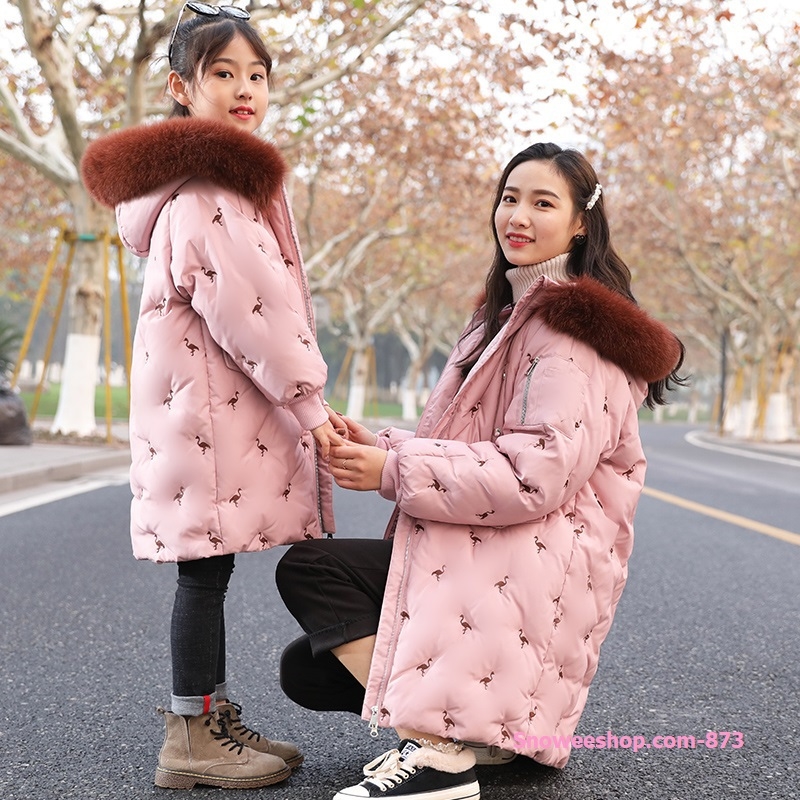 โค้ทกันหนาวแม่ลูก เกรดพรีเมี่ยมลายนกเคลือบสารสะท้อนหยดน้ำ กันลมกันหิมะได้ดี เฟอร์ฮู้ดถอดได้ มี 5 เฉดสี