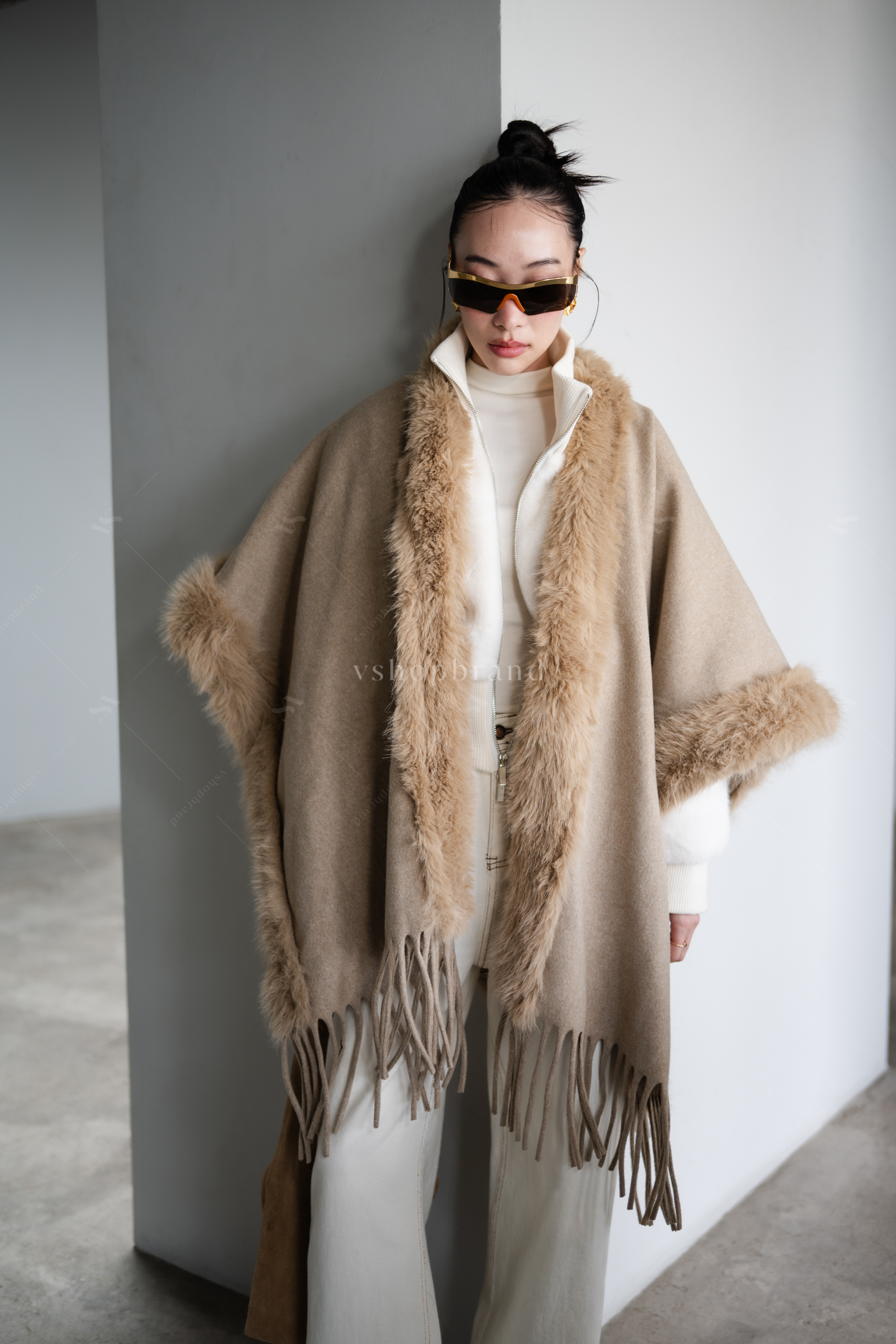 เสื้อคลุมทรงค้างคาวพู่ชาย ขอบเฟอร์