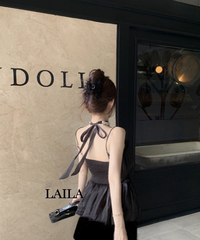 Tag: LAlLA Detail: Setเสื้อ+กางเกง งานเสื้อทรงสายเดี่ยวแต่งอัดพลีทจีบๆทั้งลำตัว ด้านหลังแต่งสม็อค เนื้อผ้าสวยงานผ้าทิ้งตัว ดีไซร์ซ็อคเกอร์ผูกคอแต่งเพชรเพิ่มความโดดเด่นให้ชุด มาพร้อมกระโปรงสีดำทรงสวย ด้านในแต่งซับในกางเกง ลุคนี้แมชลงตัวลงตัวมากค่าบอกเลย #b