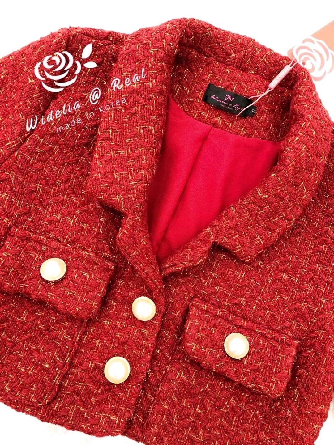 Blazer เสื้อเบลเซอร์ผ้าทวีตชาแนลสุดหรู คุณขารุ่นนี้ทั้งหรูทั้งเก๋ งานสวยปังสุดๆแม่ เนื้อผ้าทวีตทอลายมาอย่างดี สีสันสวยสดใสมาก ดีเทลคือเก๋ไม่ซ้ำใคร ตัวเบเซอร์แต่งกระดุมมาอย่างดี เนื้อผ้าดีมากๆ งานทรงสวยทรงเป๊ะมากๆ แนะนำเลยจ้ารับรองใส่ออกมาดูดีดูแพงแถมไฮโซส