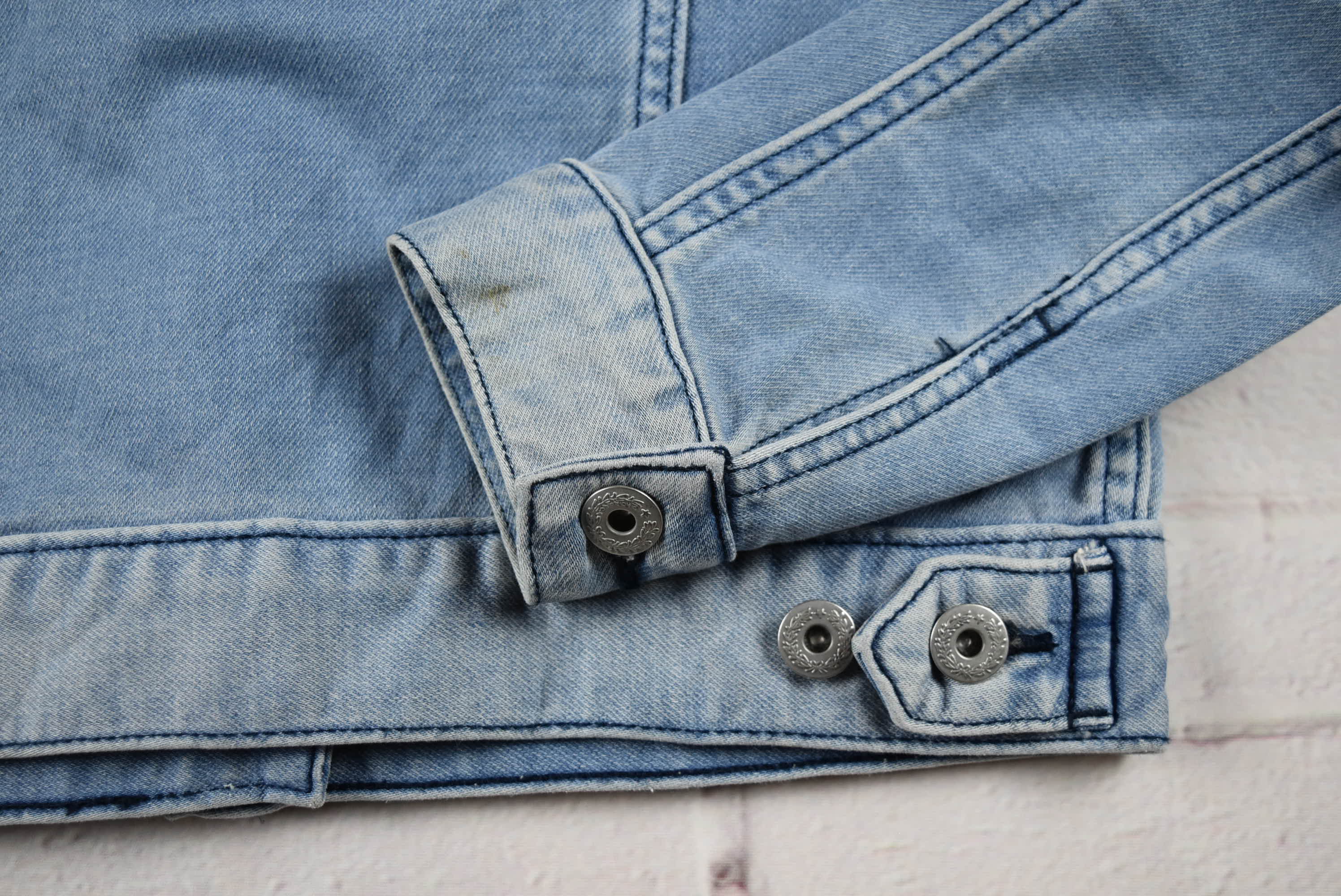 GU อกจริง 35 ไซส์ S เสื้อแจ็คเก็ตยีนส์ แขนยาว ผู้หญิง ผ้ายืดนุ่มใส่สบาย ทรงสวย มีกระเป๋าข้างเป๋าใน