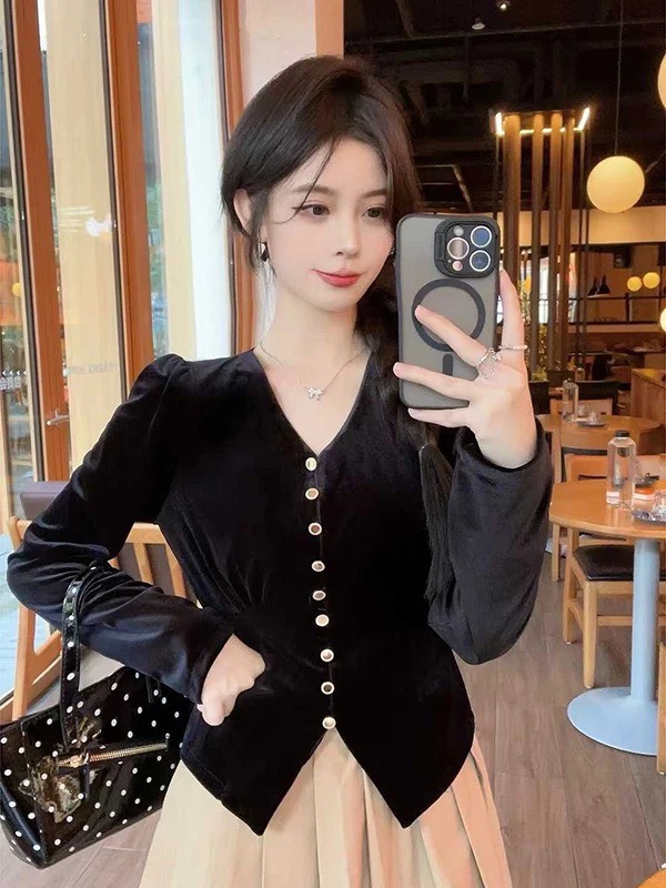 ||| GB SHOP ||| 631#เสื้อแขนยาวกำมะหยี่คอวี งานกระดุมหน้า เนื้อผ้าดี ทรงสวย TAG : 🇰🇷 🇰🇷