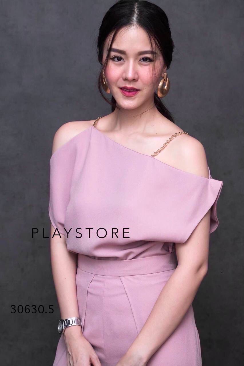 MiRRoRSiSTER’s SET oF WaCHaCha•• ชุดเซ็ทเสื้อกางเกง ทรงสวยเป๊ะปัง ด้วยดีเทลช่วงบน เป็นสายเดี่ยวโซ่ทอง แต่งปาดไหล่สโลปเก๋ไม่ซ้ำใคร ช่วงกางเกงทรงกระบอกแต่งตีเกร็ดตรงหน้าขา แต่งเลเยอร์2ข้าง เวลาเดินพริ้วมีmovementของเนื้อผ้า สวยดีงามเนื้อผ้าดีมาก ใส่เข้าSET