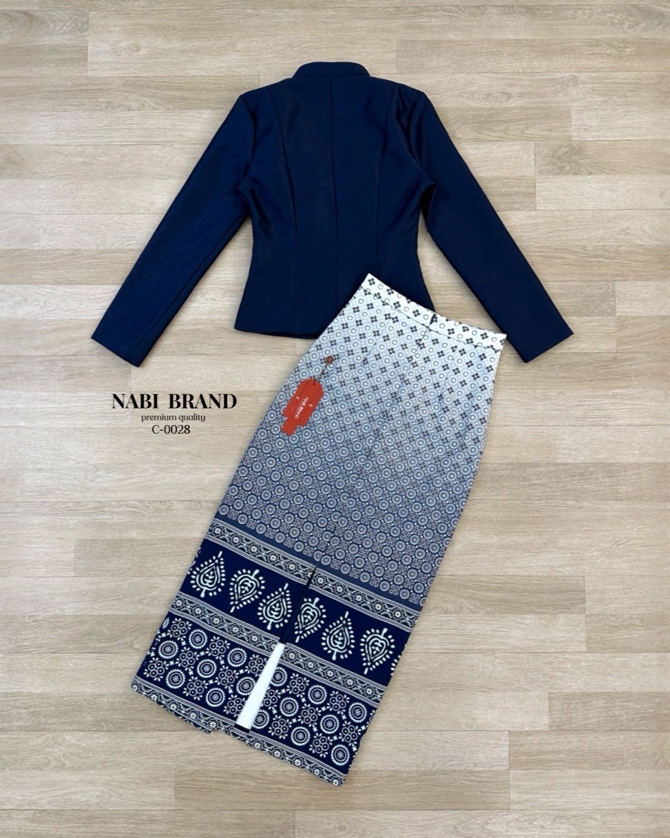 Label :: #NABIBRAND Code :: C-0028 Detail :: ชุดเซ็ตเสื้อแขนยาวสีกรม แต่งกระดุมด้านหน้า ดีไซน์สวยหรู มีฟองน้ำในตัว ผ้าอยู่ทรง มาคู่กระโปรงพิมพ์ลายสีกรมตัดขาว ผ้านุ่มนวลใส่สบายมากๆ ผ่าด้านหลังเพื่อเดินสะดวก งานซิปหลังทั้งคู่ สวมใส่ง่าย สามารถ ใส่ออกงาน ใส่