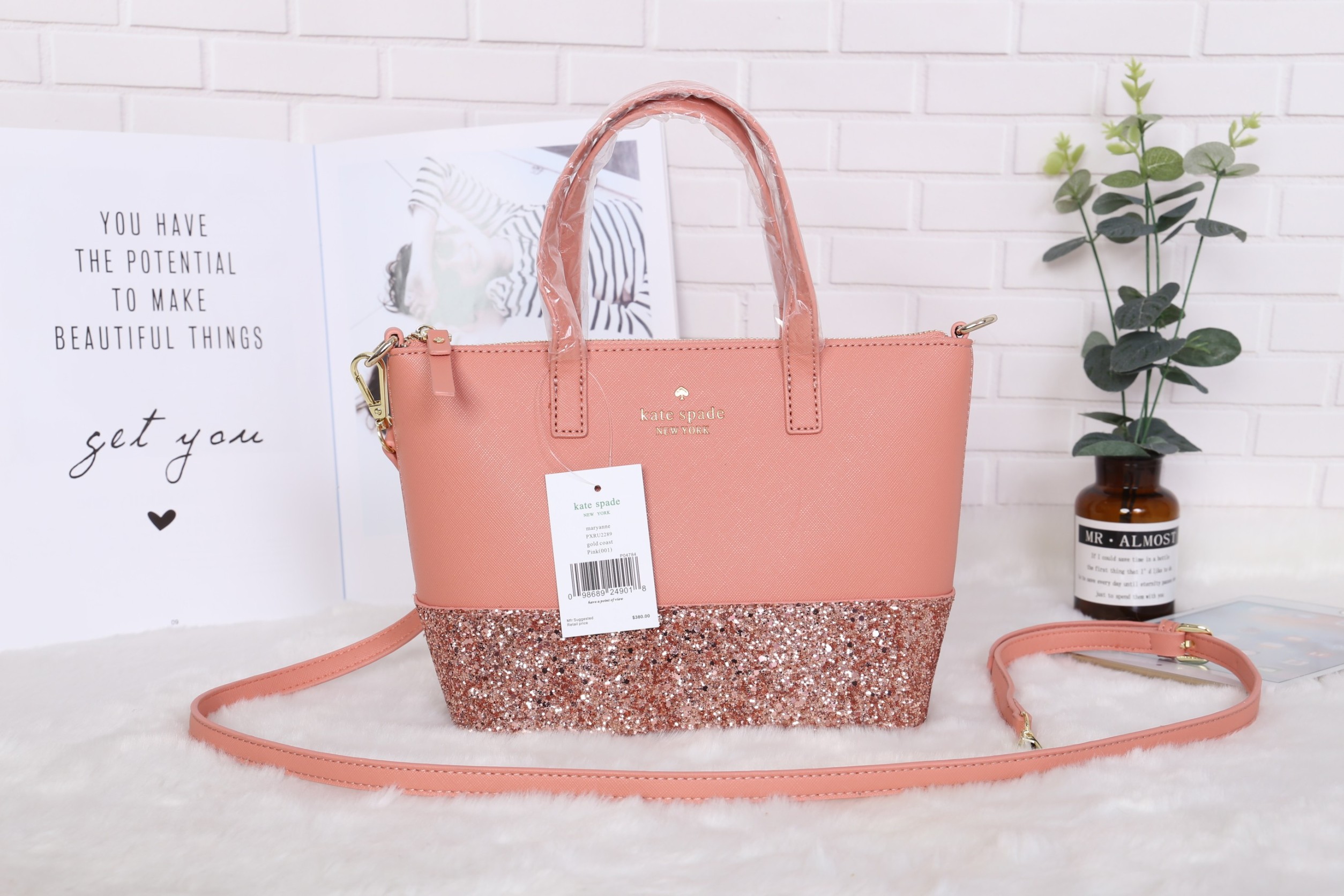 กระเป๋าสะพายไฮโซน่ารักแบรนด์เนมเคทเสปดสีชมพูโอรสแต่งกลิตเตอร์เก๋ๆ Kate Spade Greta Court Ina Glitter Crossbody Bag