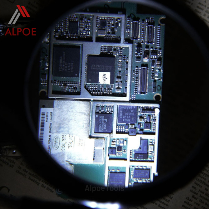 แว่นขยายตั้งโต๊ะ พร้อมตัวจับ รุ่น MG16129-C