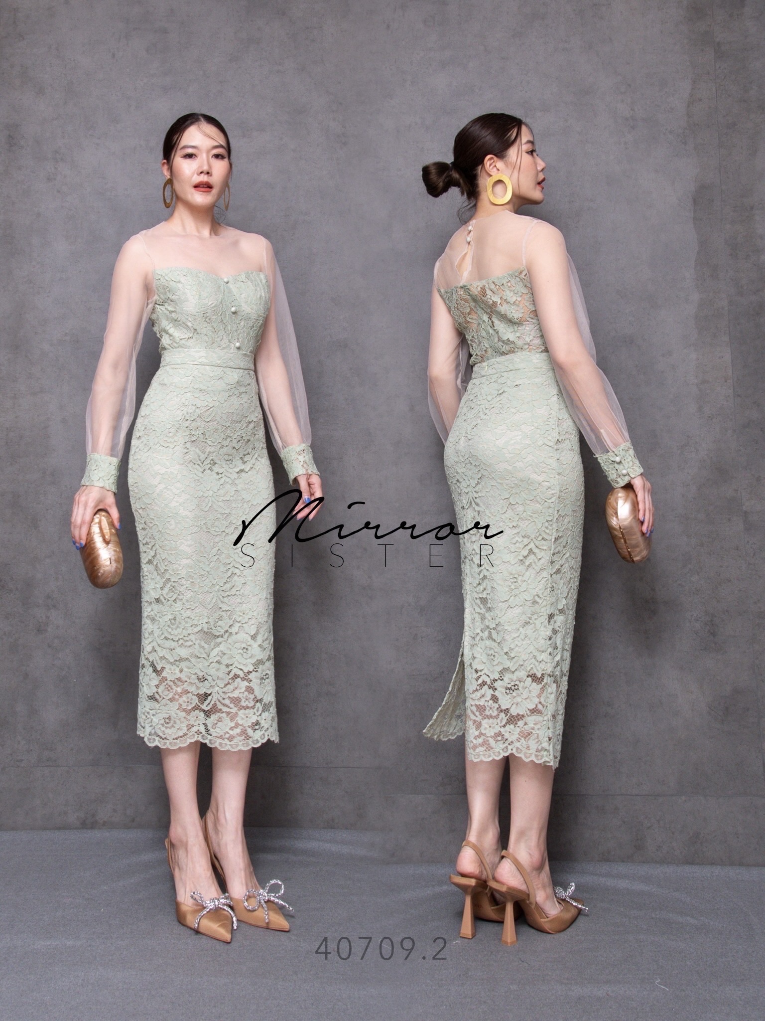 เซ็ทลูกไม้เสื้อคู่กระโปรงทรงสอบสวยเก๋ สวยเริ่ดทุกevent ใส่แล้วดูผอมเพรียว ช่วงบนเป็นเสื้อลูกไม้ตัวสวยเก๋ แต่งซีทรูช่วงอกไปจนถึงแขน ช่วงตัวเป็นลูกไม้ทรงอกเว้า สวยแซ่บ ช่วงล่างเป็นกระโปรงเอวสูงทรงสอบ