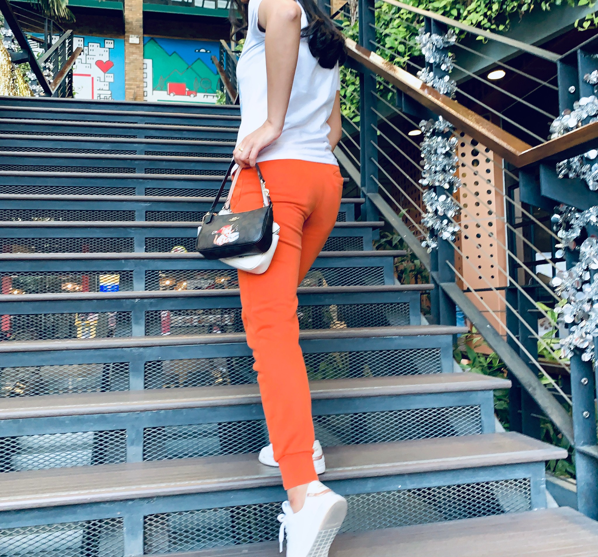 กระเป๋าสะพายไฮโซน่ารักลายคริสมาตร์ แบรนด์เนมโค้ชสีขาวลายC COACH NOLITA HANDBAG