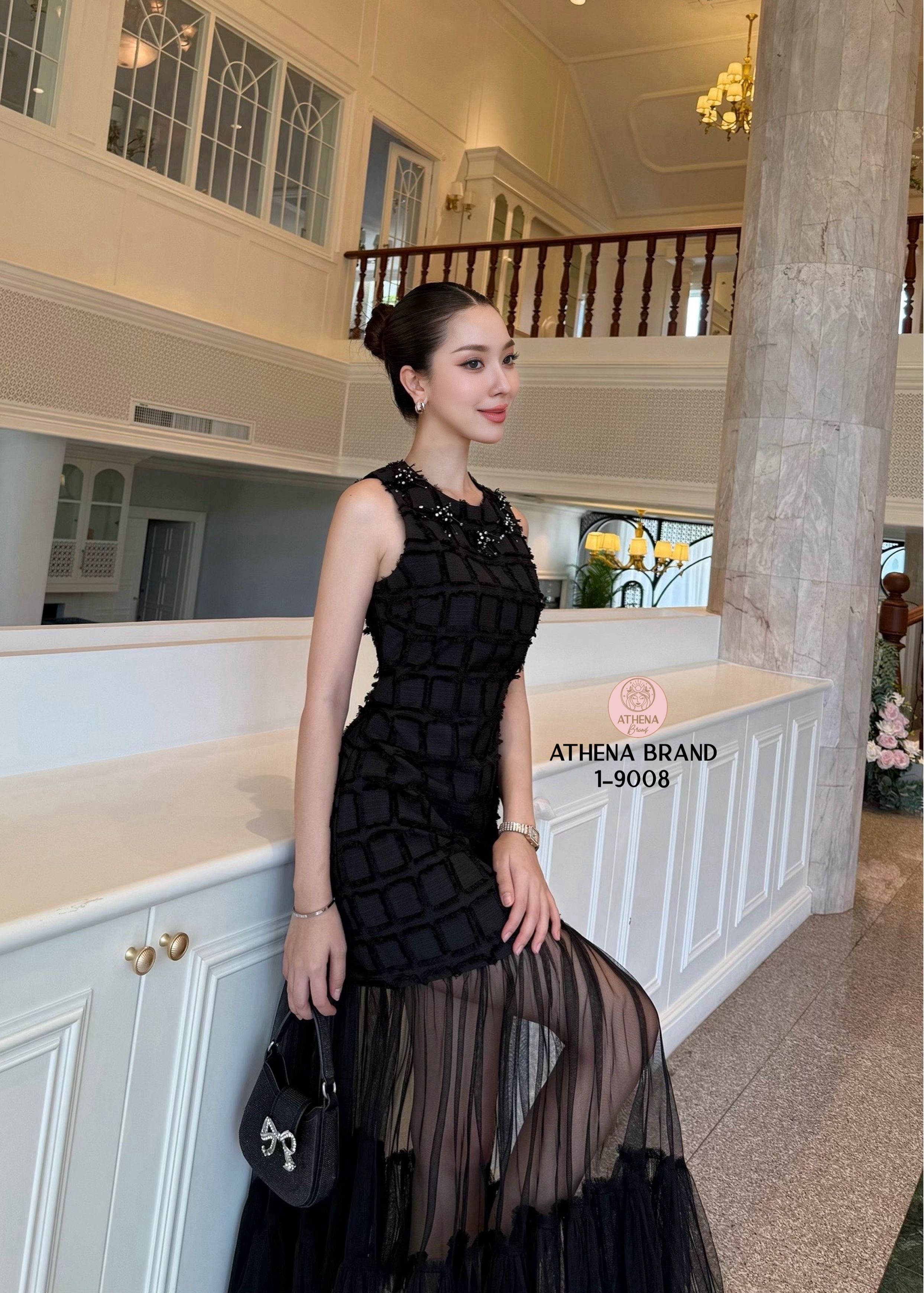 Maxi Dress ดีไซน์สุดเก๋แต่งดอกไม้3Dสวยหรูหราโดดเด่น ตัดต่อแต่งผ้าตาข่ายใช้ผ้าเยอะมากๆ เนื้อผ้าดี๊ดีมีTexture งานมีซับใน สวมใส่แบบซิปด้านหลัง สวยสร้างเรื่องสามารถใส่ออกงานได้เลยค่า #Athenabrand #ป้ายAthena #เสื้อผ้างานป้าย #ชุดเดรส #ชุดกระโปรง #ชุดไปเที่ยว