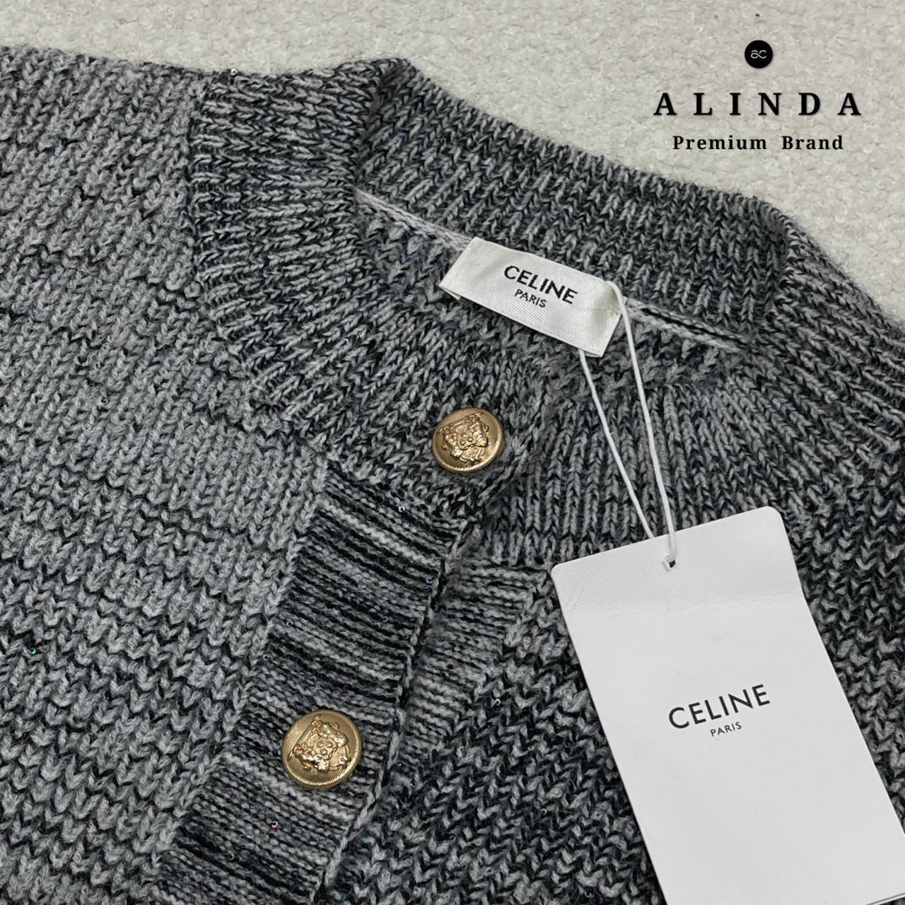 Tag : ❥CELN Code : #CELN01 Detail : เสื้อไหมพรมแขนยาว กระดุมหน้า งานแบรนด์CELN เกรดพรีเมี่ยม เนื้อผ้าดีมากค่ะ ผ้าไหมพรมทอละเอียดเนื้อผ้านุ่มมมมากกค่ะ ช่วงล่างของตัวเสื้อเป็นผ้าขนเนื้อละมุนมือสุดๆ เรียบ หรู