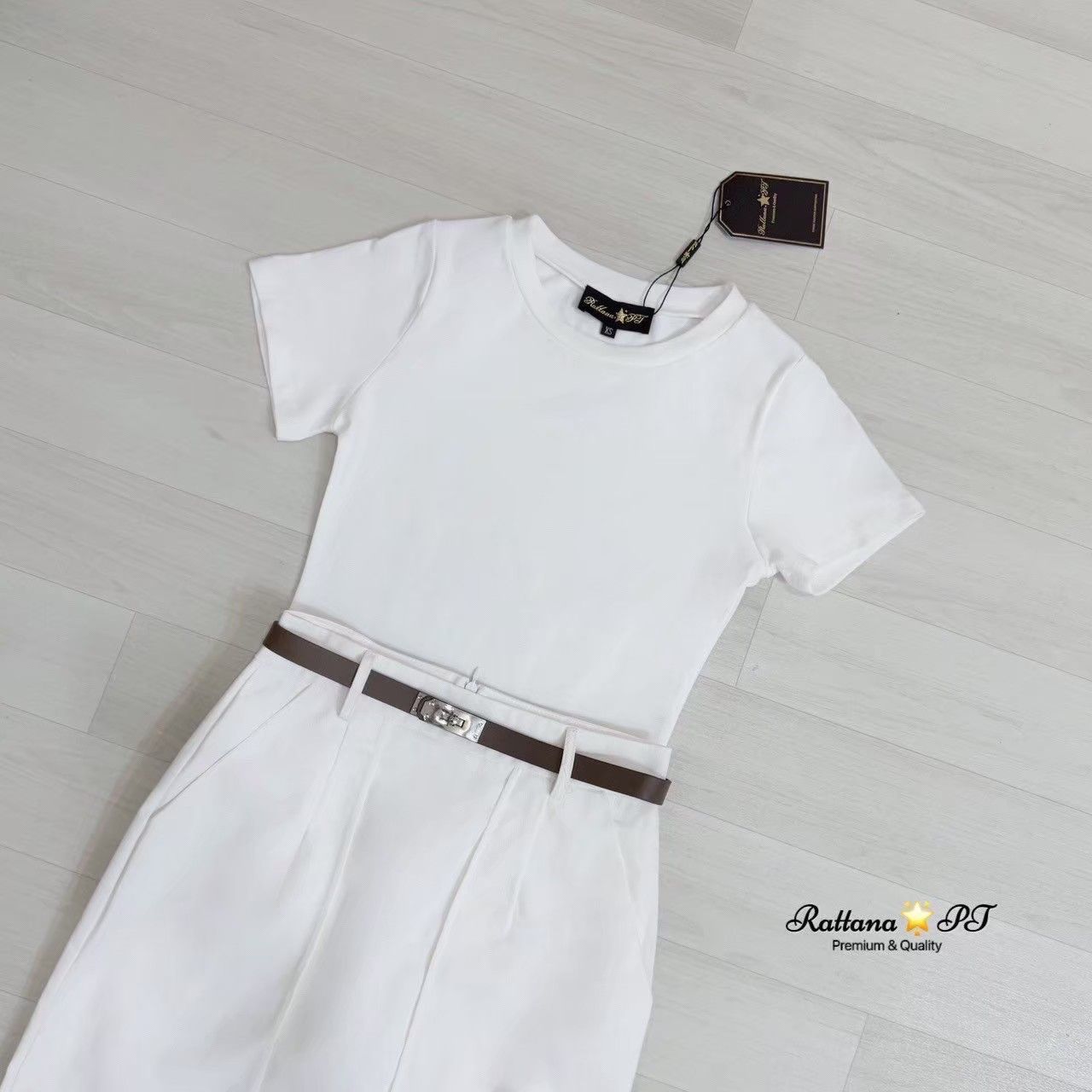 เซต3ชิ้นเสื้อ+กระโปรง +เข็มขัด เรียบหรูดูแพงสวยมาก เสื้อผ้ายืดได้ ใส่คู่กับกระโปรงเอวสูง ผ่าด้านหลัง มีซิบด้านหลัง เนื้อผ้าดีมีซับใน มีเข็มขัดใส่คู่คุ้มมากเซตนี้