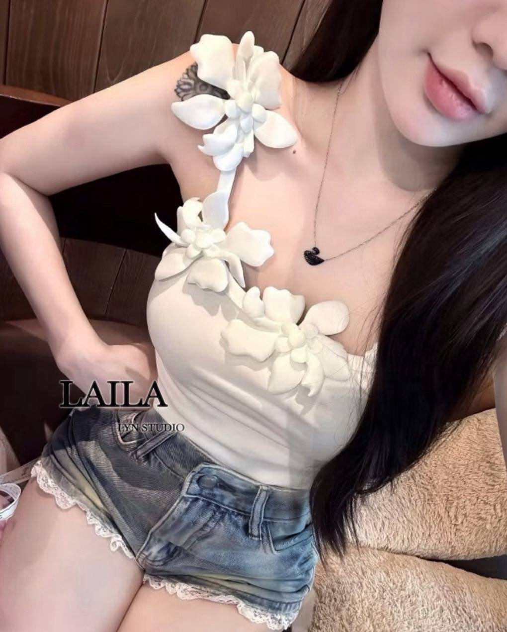 SETเสื้อ+กางเกง เสื้อสายเดี่ยวงานทรงสวยดีไซน์แต่งอะไหล่ดอกไม้ช่วงอกและสายเสื้อ มาในโทนสีขาวเรียบหรู มาพร้อมกางเกงขาสั้นงานยีนส์แท้💯 โทนสีฟอกเข้ม **งานแฟชั้นนำเข้า by laila** #byLaila #ชุดเซ็ท #เสื้อสีขาว #เสื้อสายเดี่ยว #กางเกงยีนส์ #แฟชั่นเวียดนา