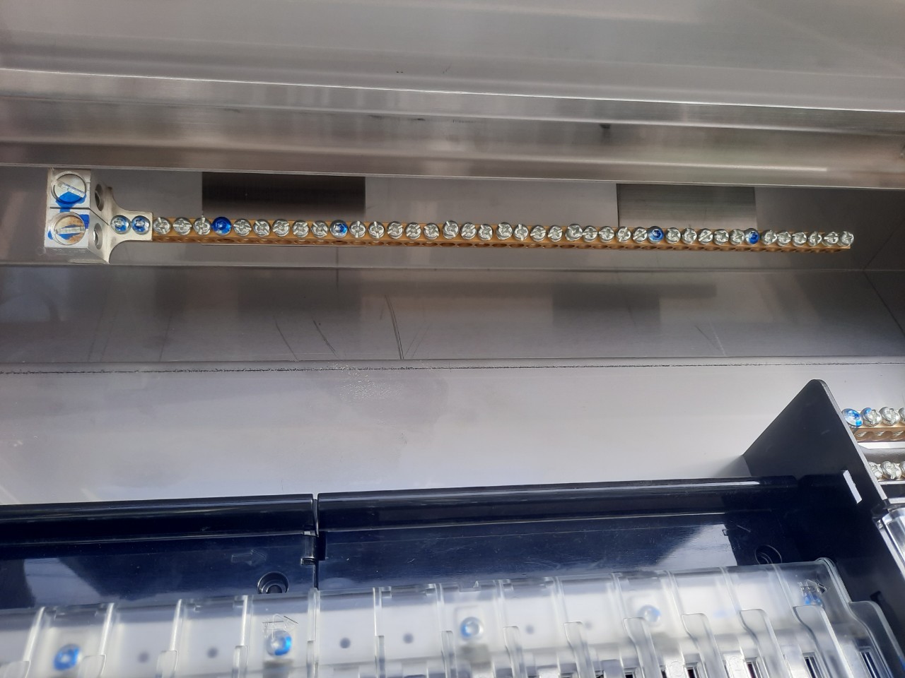 Main LUG 100A ตู้สแตนเลส 304 มีหลังคาสโลป W450xH650xD152mm. (36ช่อง)