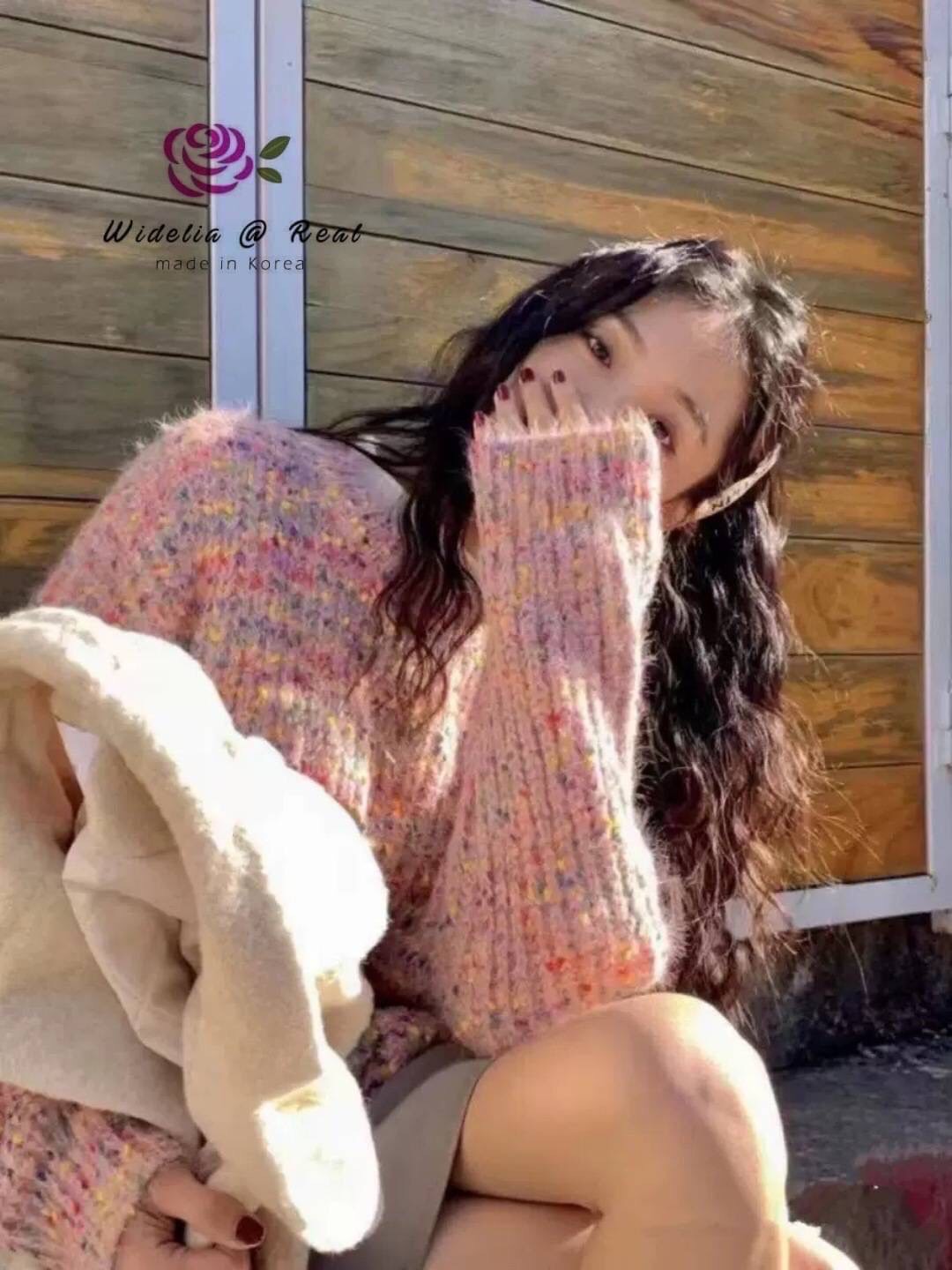 Blouse :: เสื้อแขนยาวสุดเก๋ รุ่นนี้ปังมากแม่ งานเกรดพรีเมี่ยม ตัวเสื้อเป็นไหมพรมเนื้อนุ่มนิ่ม สีสวยน่ารัก งานสวย ทรงเป๊ะ สีสันสวยสดใส งานไหมพรมเนื้อดีมากนะคะ รับรองใส่ออกมาไม่ผิดหวังการันตีให้เลย บอกเลยห้ามพลาดเด็ดขาดงานดีงานสวยแน่นอนจร้า