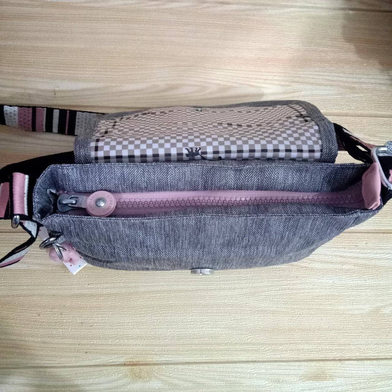 กระเป๋าสะพายไฮโซเท่ห์ๆ เก๋ๆ แบรนด์เนมคิปลิ้งค์สีดำ สีเทา สีแดง KIPLING SABIAN CROSSBODY MINI BAG