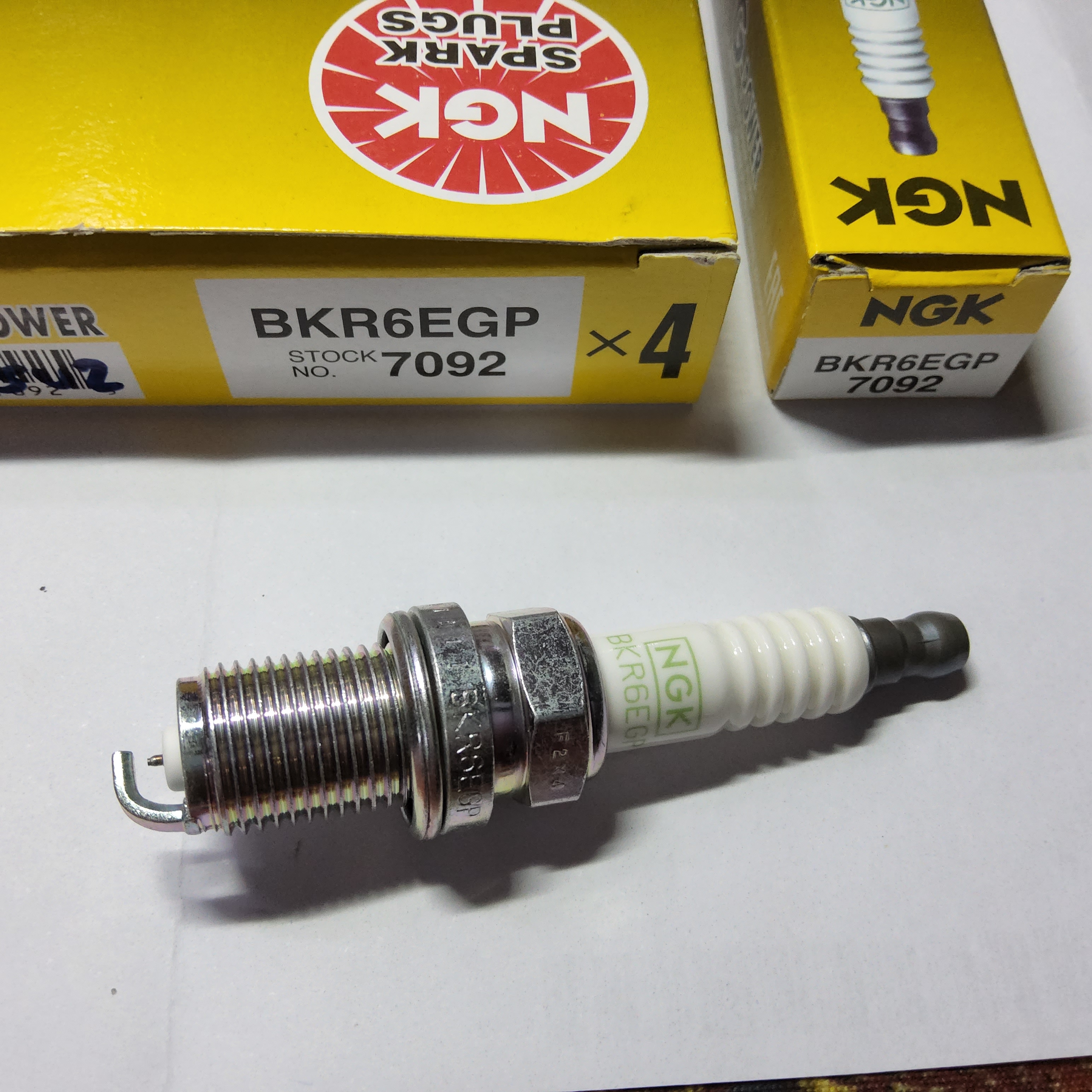 หัวเทียน NGK G-POWER ( BKR6EGP ) PLATINUM เกลียวยาว บ็อก NO 16 ราคาตัวละ [ ระยะการใช้งาน 50000 กม. ]ใช้ วีออส,อัลติส,AE101,มิซู อีคาร์,ซีเดียร,ฮอนด้า