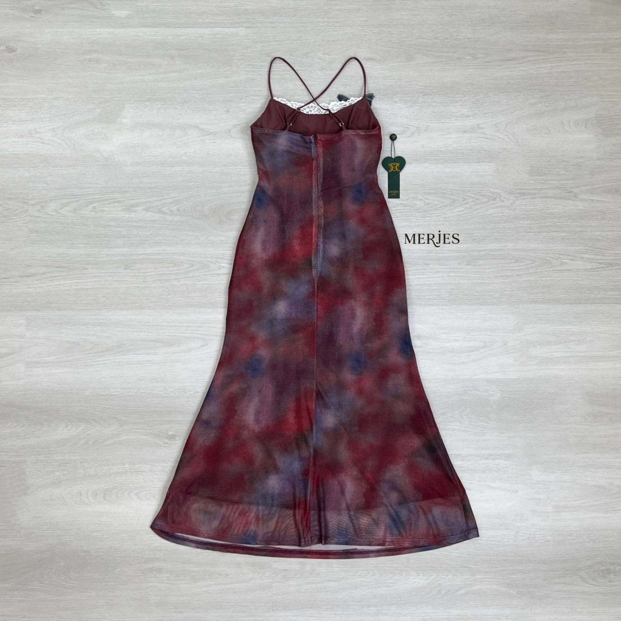 เดรสยาวสายเดี่ยวผ้านิ่มพิมพ์ลายสีโทนน้ำตาลแต่งผีเสื้อสีฟ้าน่ารักทรงเดรสเข้ารูปปลายบานทรงเรียบเก๋ผู้ดีน่ารักด้านหลังเป็นสายไขว้ปรับได้อกมรีฟองน้ำเสริมงานมีซับในใส่ออกมาแล้วทรงสวยมากๆคะเก็บไว้ใส่ไปเที่ยวทะเลหรือวิวธรรมชาติสวยมากๆคะ 𝐌𝐄ᵁ