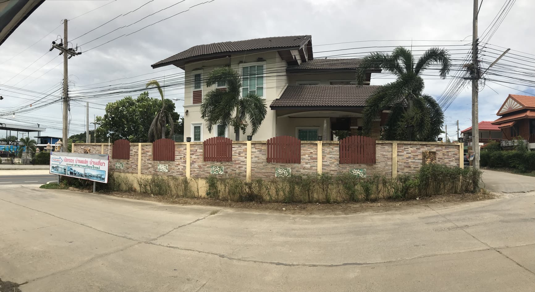 ราคาถูกที่สุดขายบ้านเดี่ยว 2 ชั้น 87 ตรว. 3 ห้องนอน 3 ห้องนํ้าตกแต่งด้วยวัสดุชั้นดี ใกล้ถนนเพชรเกษม 370 เมตรเซเว่น680เมตรปตท. 736 เมตร อ.ท่ายาง จ.เพชรบุรี