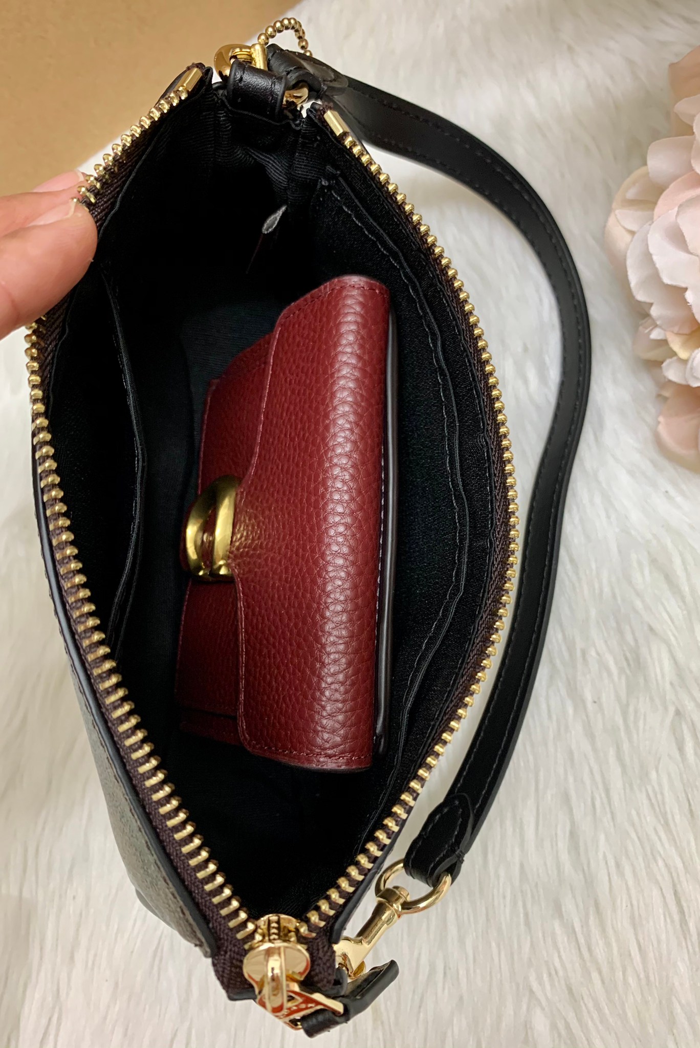 กระเป๋าสะพายไฮโซน่ารักลายคริสมาตร์ แบรนด์เนมโค้ชสีน้ำตาลดำลายC COACH NOLITA HANDBAG
