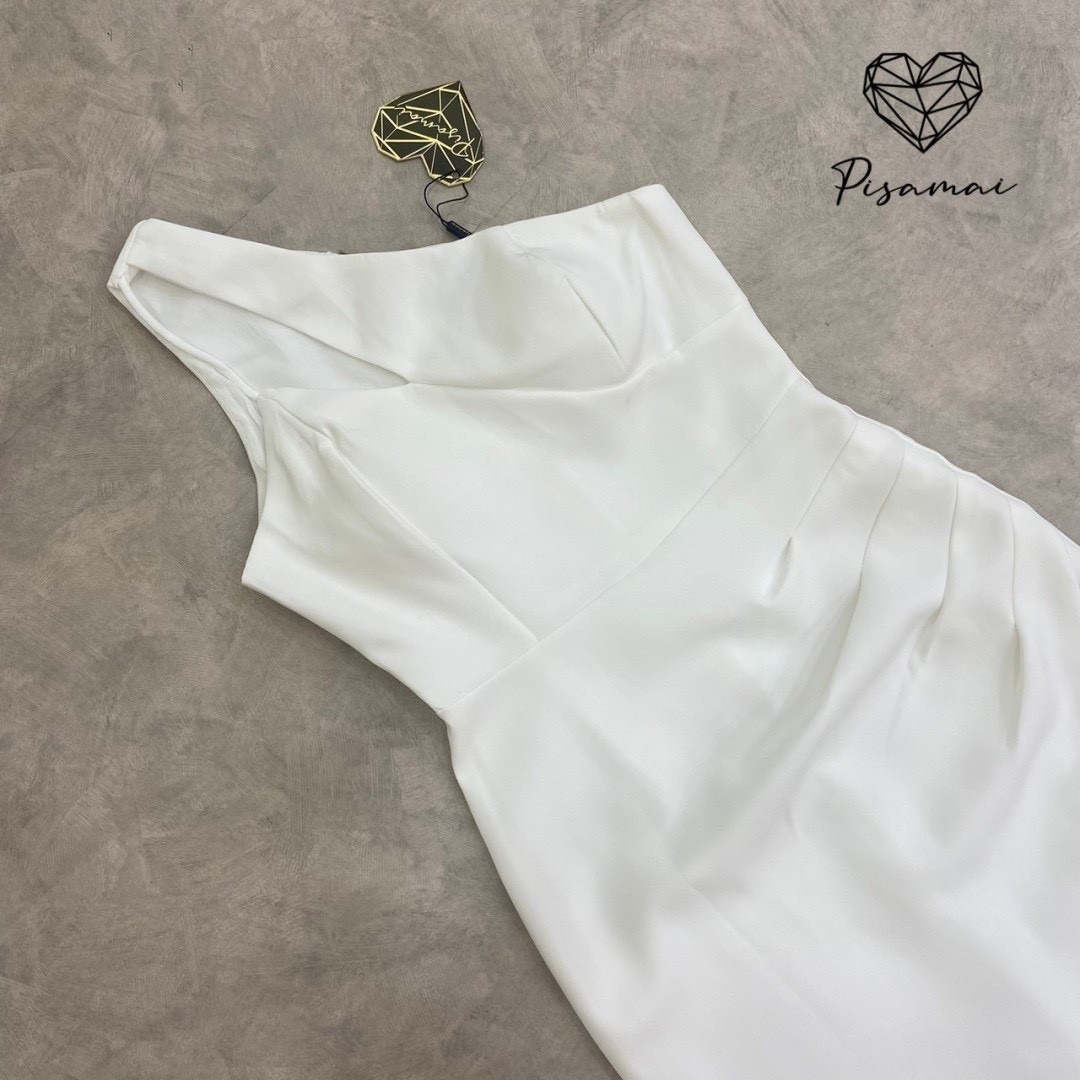 เดรสไหล่เดียวสีขาวตัวยาวผ่าหน้าใส่vacayถ่ายรูปกับแก๊งค์เพื่อนๆไม่มีผิดหวังเลยค่า ห้ามพลาดเลยน้าตัวนี้