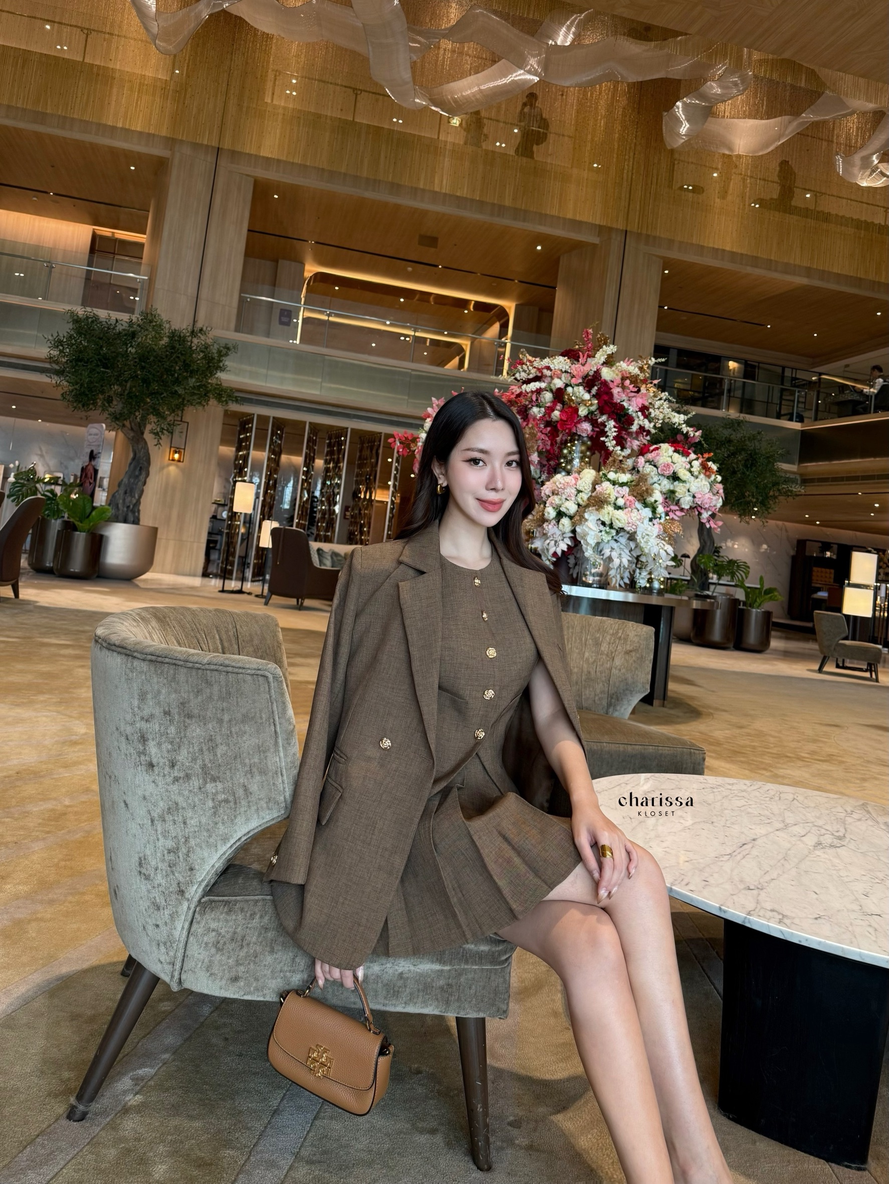 Set 3 ชิ้น : เสื้อแขนกุด+กระโปรง+เสื้อสูท(Blazer)