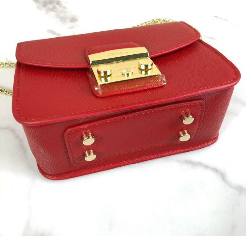 กระเป๋าไฮโซแบรนด์เนมอิตาลี Furla สีแดงสายโซ่สีทอง