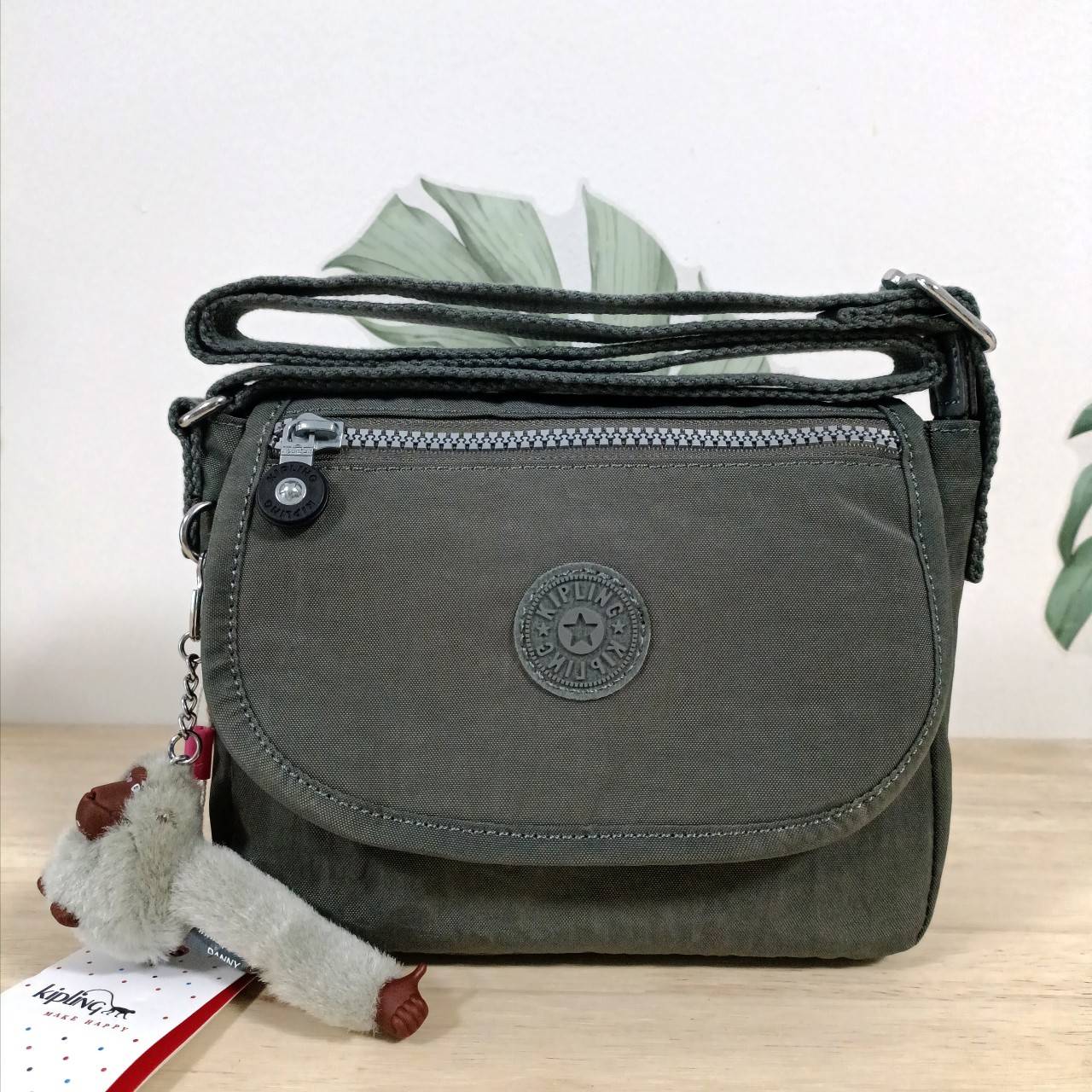 กระเป๋าสะพายไฮโซเท่ห์ๆ เก๋ๆ แบรนด์เนมคิปลิ้งค์สีดำ สีเทา สีแดง KIPLING SABIAN CROSSBODY MINI BAG