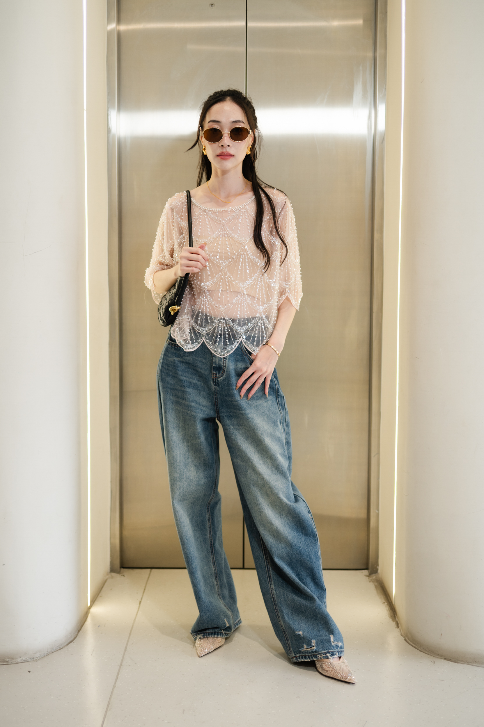 เสื้อแขนสั้นซีทรูปักคริสตัลไข่มุก