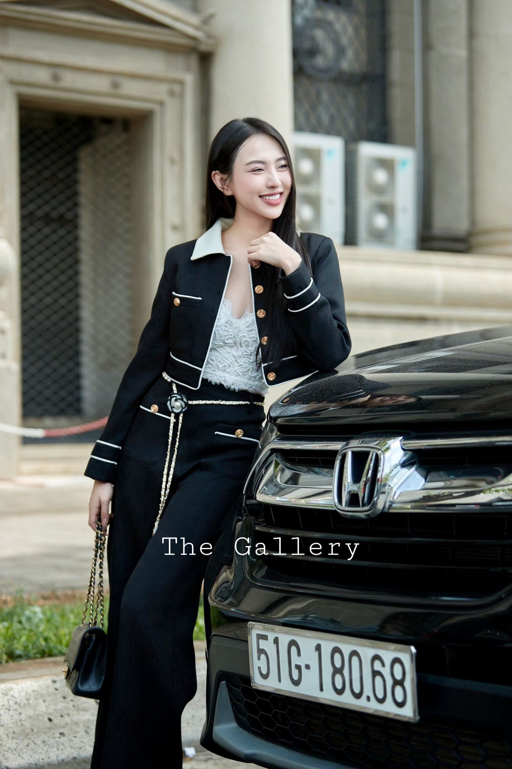 Setชาเนล ตัวแม่หรูหราสุดๆ กับชุดเซ็ต3ชิ้น เสื้อครอปแขนยาวและกางเกงขายาวสุดชิคมาพร้อมเข็มขัดโซ่ดอกไม้ เนื้อผ้าเทคเจอร์ดีมากกก สาวๆจะใส่ทำงาน ออกงาน ใส่เที่ยว ไปถ่ายรูปเก๋ๆได้หมดเลย มาในราคาสุดคุ้ม ห้ามพลาดจ้าาา