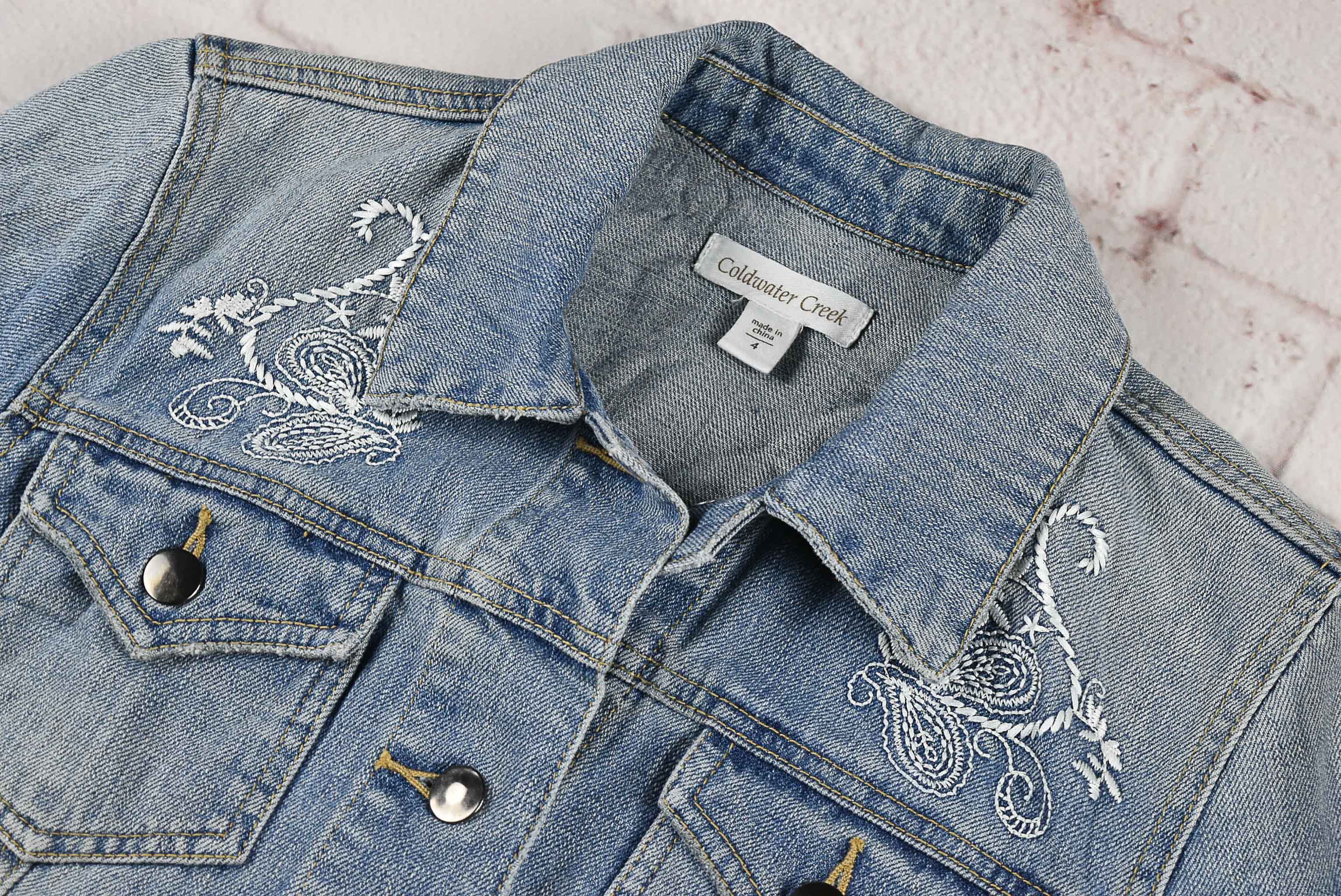 Coldwater Creek อกจริง 37 ไซส์ M เสื้อแจ็คเก็ตยีนส์ แขนยาว ผู้หญิง มีลายปักที่หน้าอกและด้านหลังสวยมาก เนื้อผ้านุ่มใส่สบาย