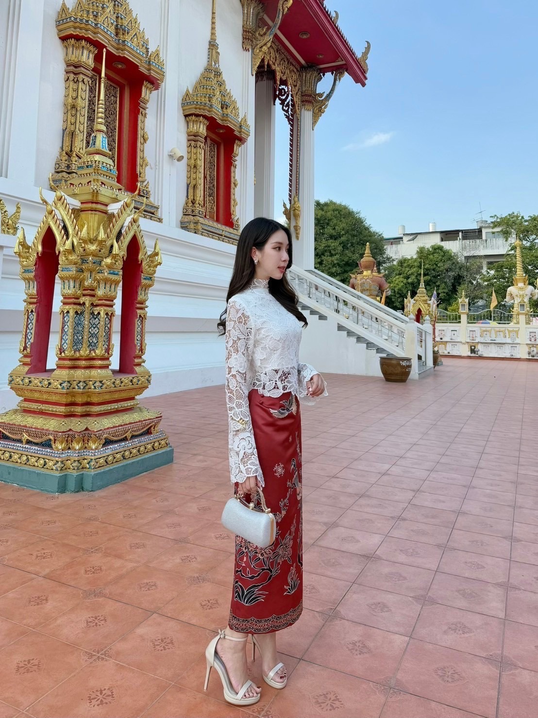 Set เสื้อ+ กระโปรง ผ้าลายไทย เสื้อลูกไม้แขนยาว กระโปรงทรงป้ายหรูหรา ราคาเบาๆ มาคะคุ้มๆได้2ชิ้น ใส่แยก ใส่แมทได้หมด งานดีราคาสบายกระเป๋า ผ้าดีมาก ๆ สวยหรู ดูดีไปอีกค่ะ มีซับใน คือดี๊ ดีย์