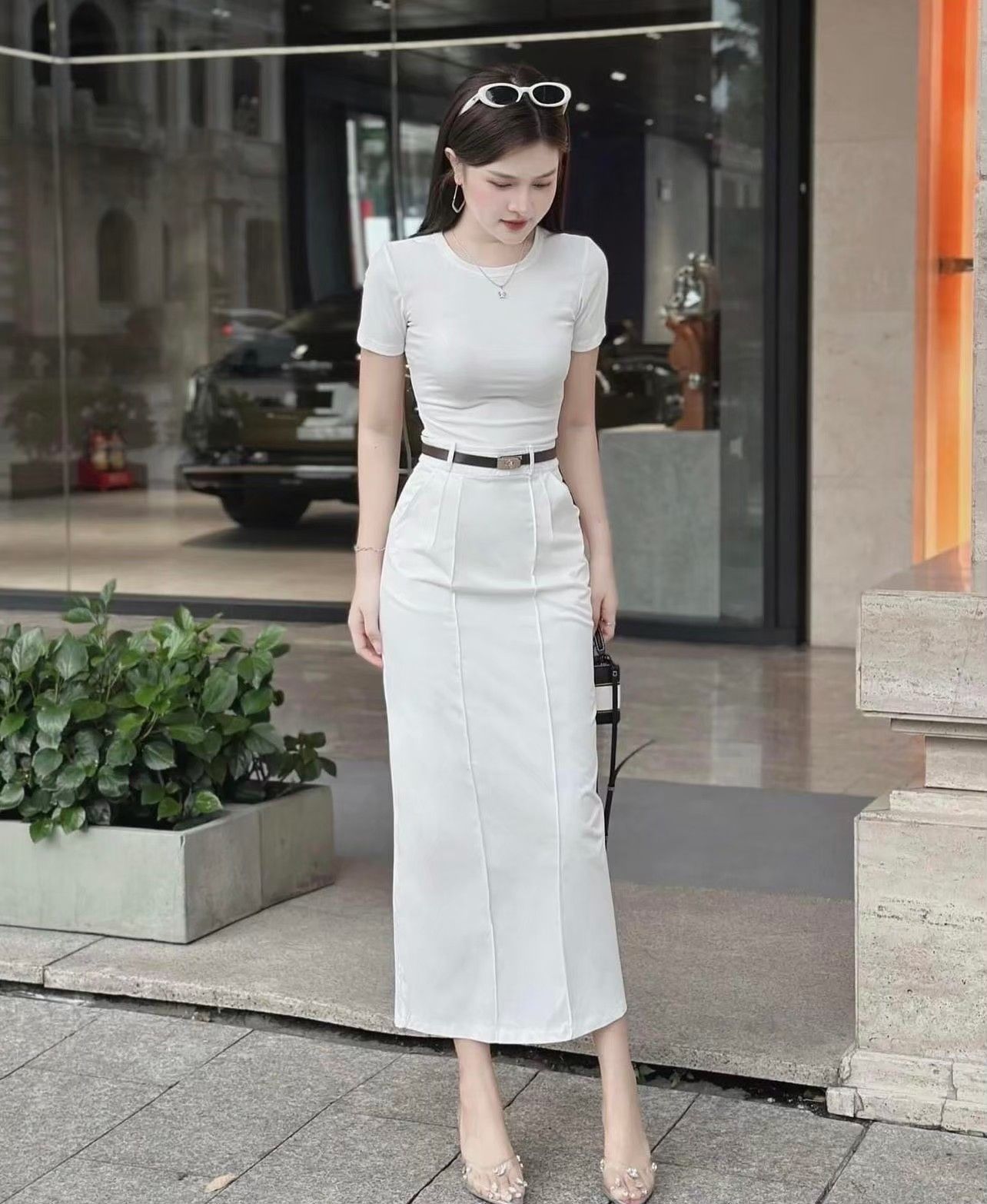 เซต3ชิ้นเสื้อ+กระโปรง +เข็มขัด เรียบหรูดูแพงสวยมาก เสื้อผ้ายืดได้ ใส่คู่กับกระโปรงเอวสูง ผ่าด้านหลัง มีซิบด้านหลัง เนื้อผ้าดีมีซับใน มีเข็มขัดใส่คู่คุ้มมากเซตนี้