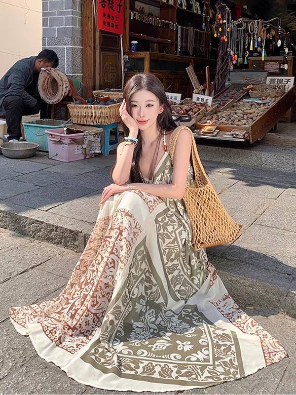 เดรสยาวสายเดี่ยวคอวี สายประดับด้วยลูกปัด ผ้าปริ้นลายสไตล์โบฮีเมี่ยน ชุดดีไซส์สายเดี่ยว(สายเลือนปรับระดับได้) เปิดหลัง มีซับใน เดรสทรงโอเวอร์ไซส์ใส่แบบหลวมๆ สาวอวบอ้วนมีท้องมีน้องใส่สบายมากๆจ๊า