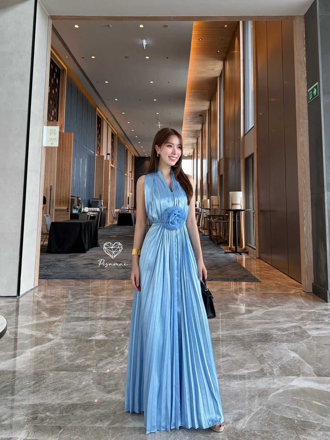 เดรสคล้องคอพลีตตัวยาวมาคู่ติดกับดอกไม้ใหญ่ทรงสวย หรู ดูแพง ใส่ไปงานแต่งแบบเฟียสๆ แกรมๆ ได้ไม่ซ้ำใคร#pisamaibrand #งานป้ายพิศมัย #งานตามหา #ชุดไปงาน #ชุดไปงานแต่ง #ชุดเพื่อนเจ้าสาว #ชุดเพื่อนเจ้าสาวราคาถูก