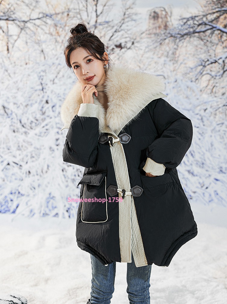 Down Jacket Coat เสื้อกันหนาวของผู้หญิง ทรงโอเวอร์ไซใส่แบบหลวมๆ แต่งปกเฟอร์และกระดุมแบบวินเทจ ผ้าเคลือบสารสะท้อนหยดน้ำ กันหนาว กันลม กันหิมะ ใส่ติดลบได้ดี มี 2 สี