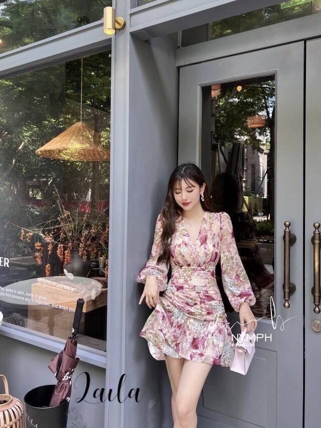 Tag: LAILA Detail: minidressงานทรงzara โทนสีสันสดใส แต่งลายดอกไม้ลายน้องสวยมากค่า งานทรงแขนยาวคอวี ตัวกระโปรงจับจีบย่นๆด้านหน้าและแต่งระบายชั้นๆช่วงปลาย งานผ้าชีฟองลุคสาวสดใจต้องลุคนี้คะ #byLaila #มินิเดรส #เดรสย่น #เดรสลายดอก #เดรสเกาหลี