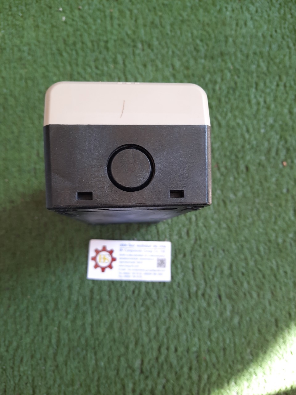 IDEC :กล่องคอนโทรล ฝาเทาขาว FB1W-311Z 3ช่อง