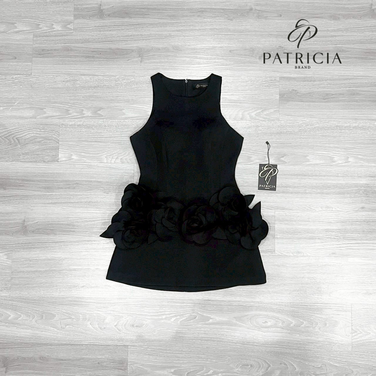 Set 2 ชิ้น เสื้อ+กระโปรง เซ็ทนี้ตะโกนเลยว่า ผ้าดีมากกก!!! ตัวเสื้อเป็นทรงเเขนกุด เป็นงานซิปหลัง ด้านในมีฟองน้ำอย่างดี เเละมีดอกไม้ใหญ่ๆ