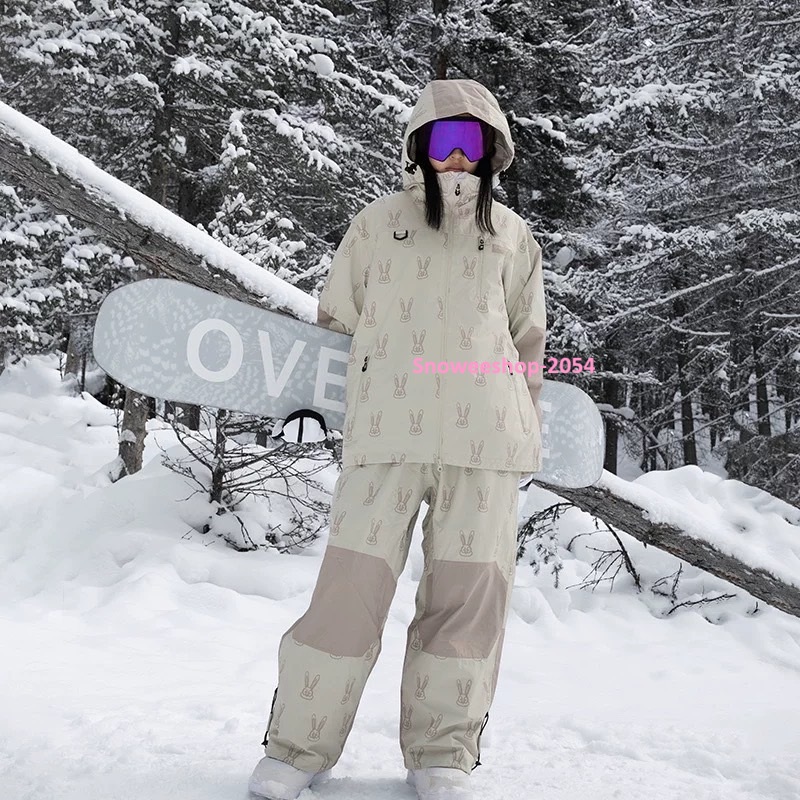 พร้อมลุยทุกลานหิมะ ชุดสโนว์บอร์ด / ชุดสกี กันหนาวระดับมืออาชีพ กันหนาวติดลบ ใส่แล้วอุ่นสบาย กันน้ำ กันลม กันหิมะสุดพลัง ทรง Oversize ใส่หลวมๆ เท่ได้ทั้งชาย & หญิง จะสกี จะสโนว์บอร์ด หรือแค่โพสท่าถ่ายรูป ก็คูลสุดๆ