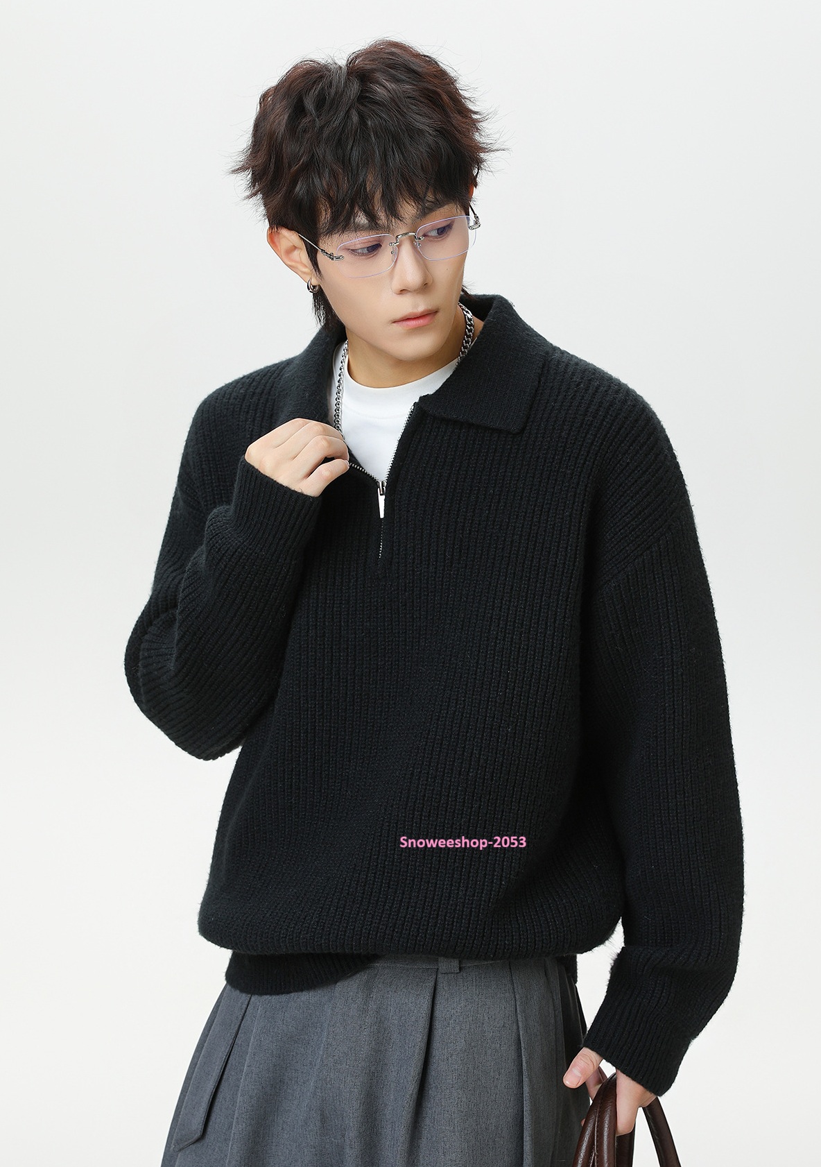 อากาศเย็นๆ ต้องมีตัวนี้ติดตู้ อากาศเย็นๆ ต้องมีตัวนี้ติดตู้ โอเวอร์ไซ ทรงหลวมใส่แล้วดูสบายๆ แต่เท่มาก ผ้าหนานุ่ม อุ่นกำลังดี มีให้เลือก 4 สี ใส่ได้ทุกโทน จะใส่เที่ยวเมืองหนาว หรือเดินเล่นในเมืองก็สไตล์จัดเต็ม