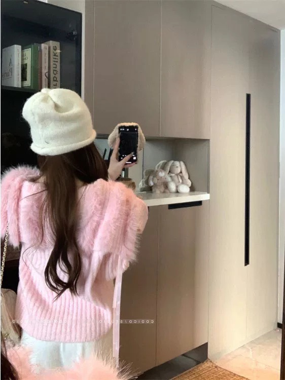 เสื้อคลุมทรงOversized น่ารักมากค่ะตัวนี้ ดีเทลตกแต่งริบบิ้น คอปกขนเฟอร์ งานสไตล์เกาหลี