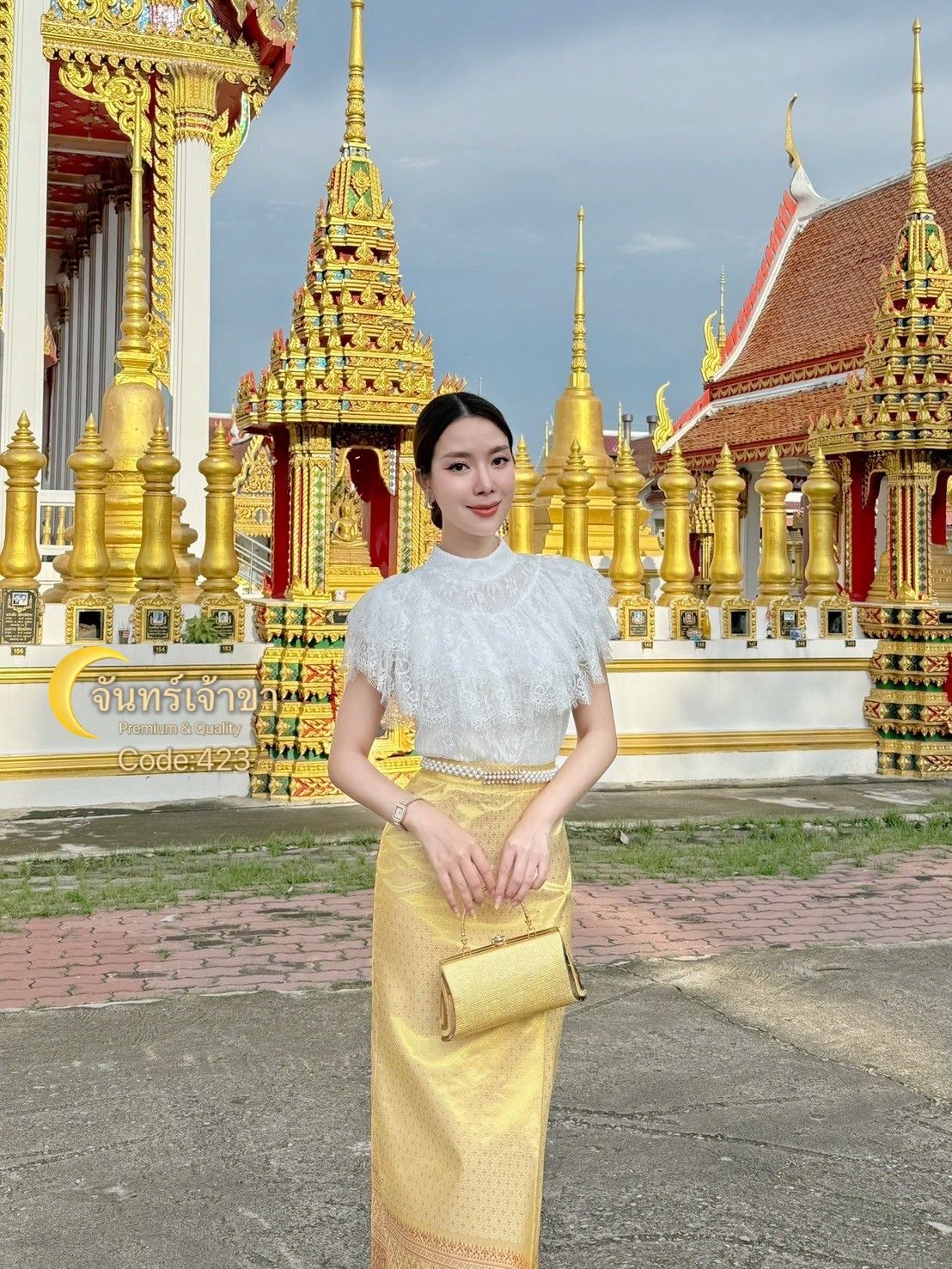 TAG:จันทร์🌙set เสื้อลูกไม้สวยมาก มีซิบด้านหลัง มีเข็มขัดมุก +ผ้าถุง ผ้าไทย ไม่ใช่ผ้าพิมพ์ลาย มีซับใน มีซิบด้านหลัง