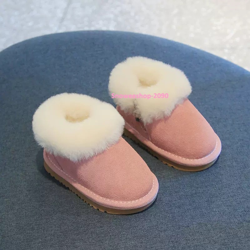 บู๊ตบุขน อุ่น นิ่ม เดินไม่ลื่น ไซส์ 15-25 สำหรับอายุประมาณ 1-3 ขวบ มีให้เลือก 3 สีละมุน น่ารักทุกสีเลย รองเท้าบู๊ตกันหนาวสำหรับเด็กเล็ก บุขนฟูทั้งตัว นุ่ม อบอุ่น ไม่บาดผิว สวมง่ายด้วยซิปข้าง แม่ไม่ต้องเหนื่อยใส่ให้นานเลยบู๊ตบุขน อุ่น นิ่ม เดินไม่ลื่น ไซส์