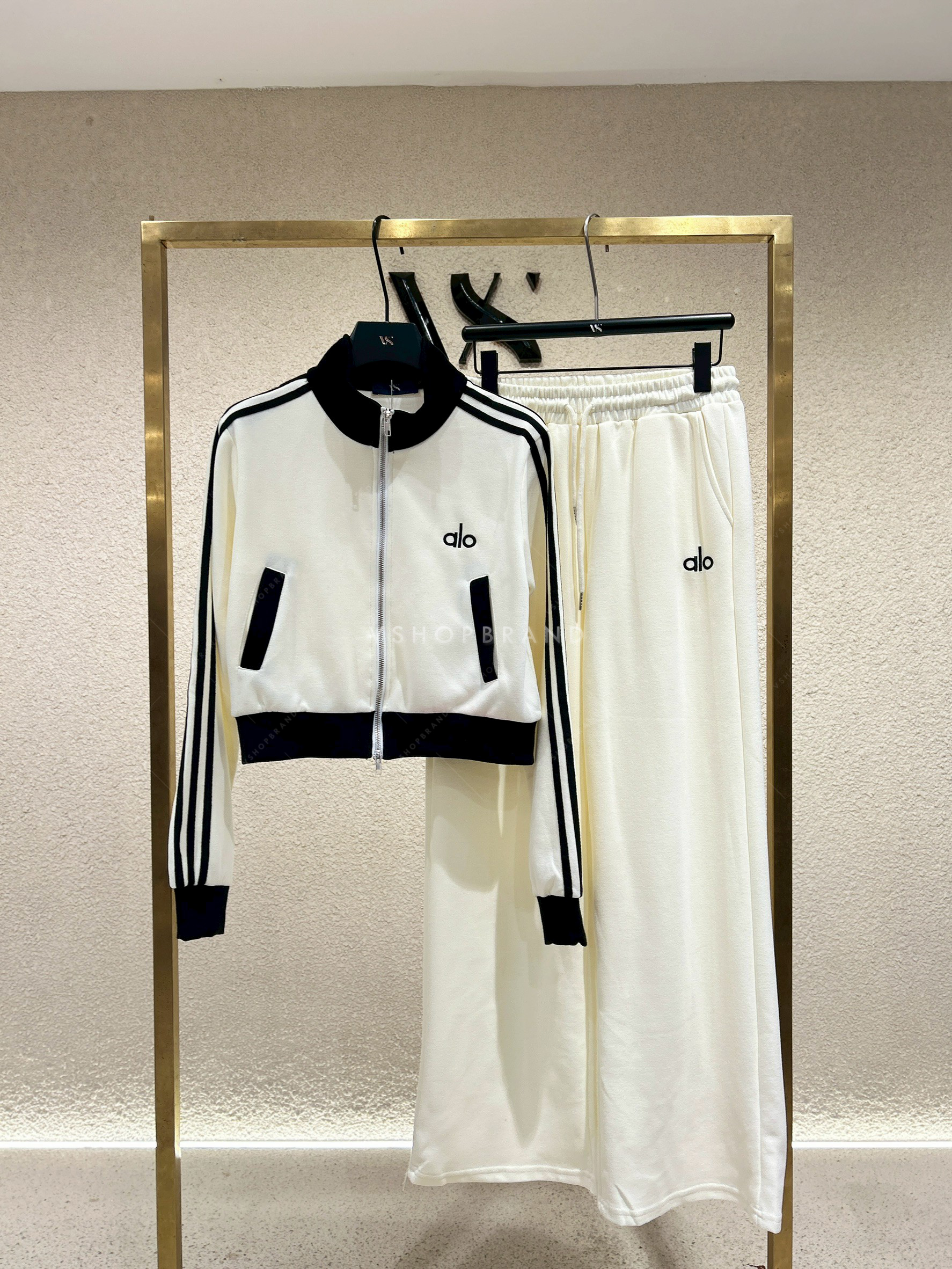 Set เสื้อวอร์มแขนยาวแถบไทล่ ขลิบขอบปัก al o + กางเกงขายาว