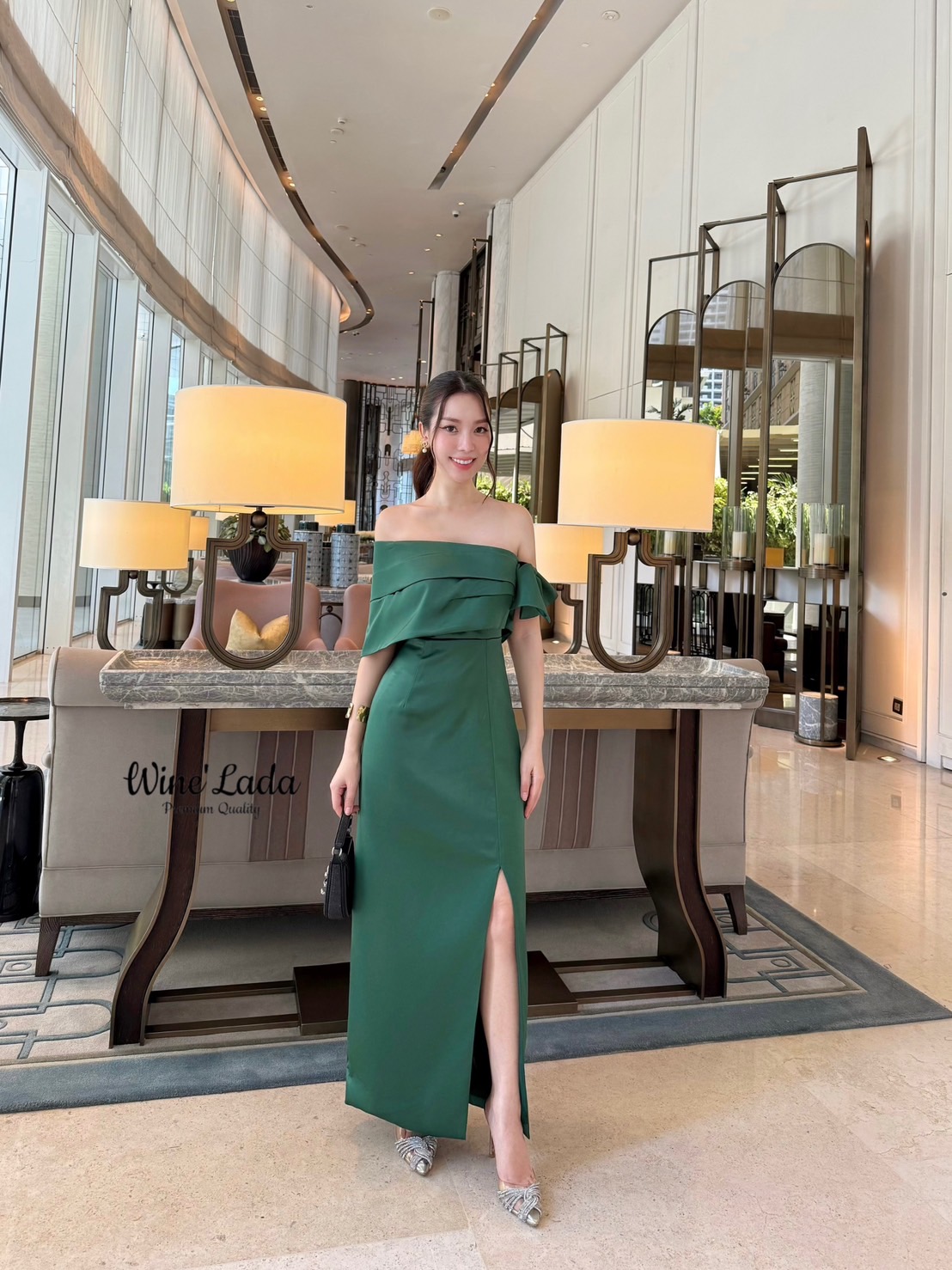 : Dress. เดรสเกาะอกปาดไหล่ตัวยาว ด้านหน้าผ่าข้าง สวยดูแพงมากค่ะ เนื้อผ้ามีน้ำหนัก หน้าอกมีฟองน้ำ งานจริงสวยตาแตก แนะนำต้องมี คุ้มที่สุด เนื้อผ้าใส่สบาย เป๊ะและเข้ารูป ใส่แล้วผอมเพียว ซับในทั้งตัว ใครได้ลองแล้วจะหลงรักค่าา รับรองคุ้มเว่อร์ งานสวยมากค่ะ #Wi